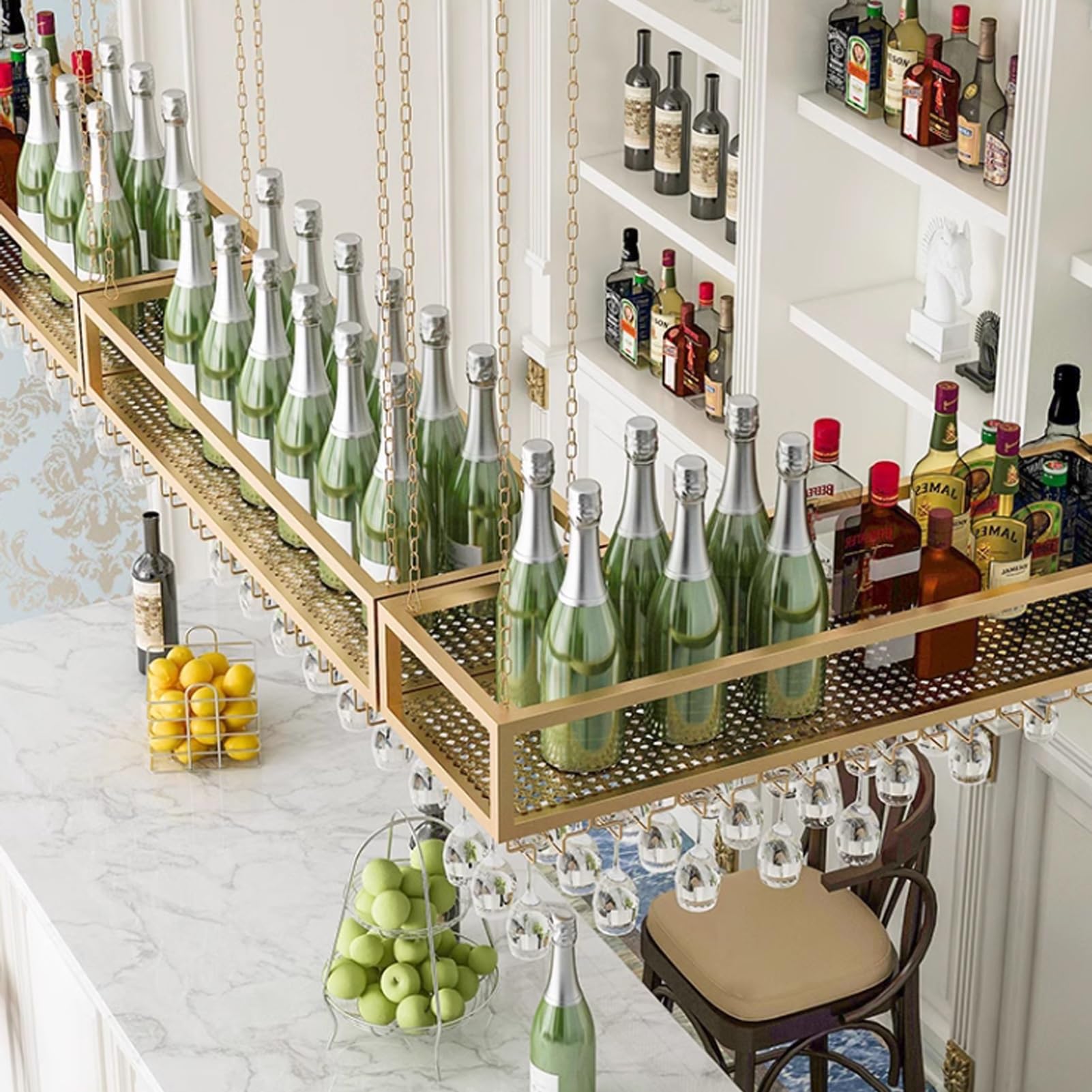 Support de plafond en métal pour verres et bouteilles de vin au salon