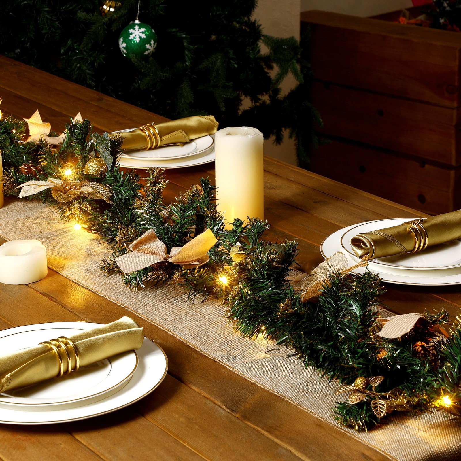 Ceenna Lot de 2 guirlandes de Noël artificielles pré-éclairées de 1,8 m avec lumières - Guirlande de Noël avec baies de pin - Décoration de cheminée pour cheminée - Pour intérieur et extérieur - Pomme