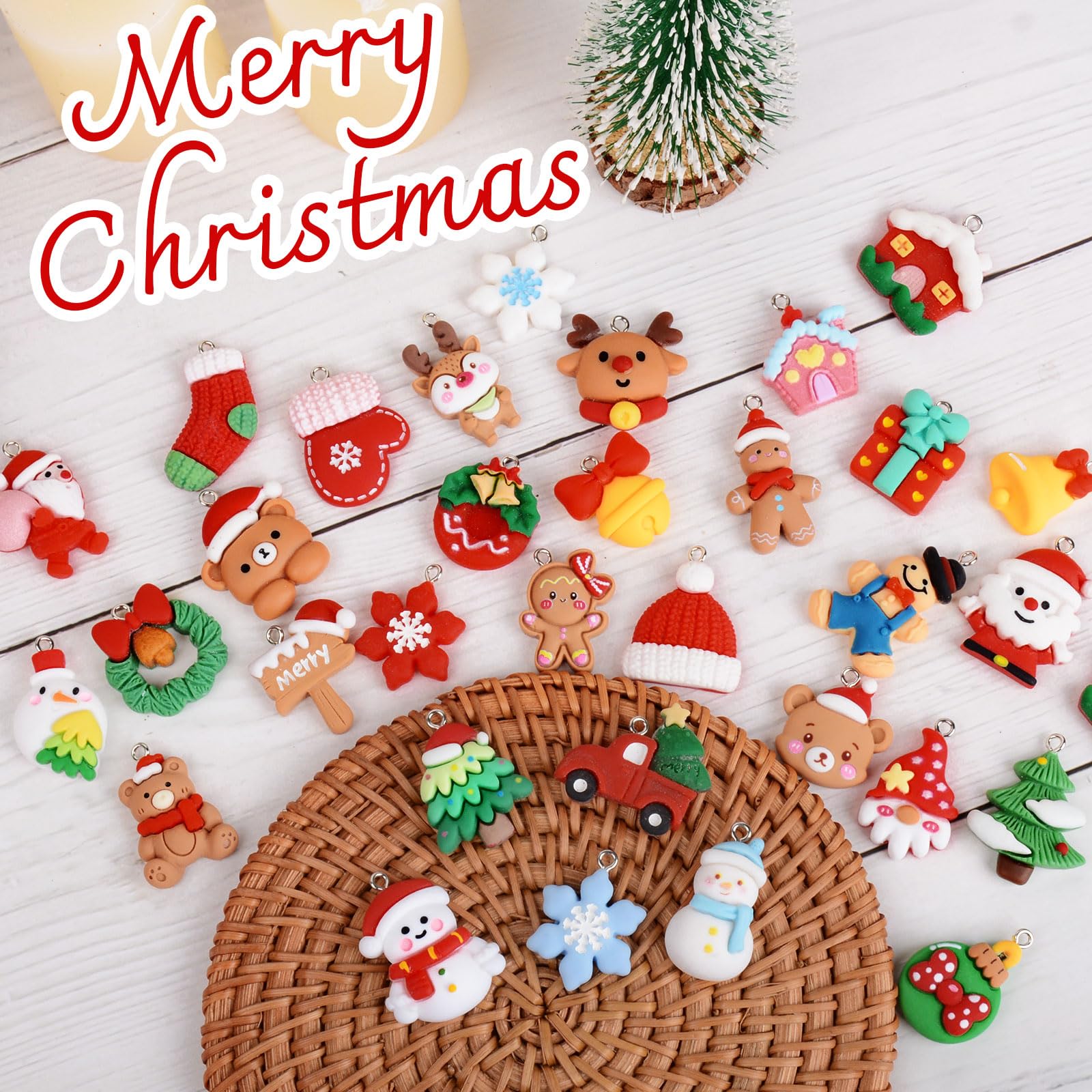 32pcs Mini Colgantes Resina Navidad Pequeños Figuras Navideñas para Manualidades Bricolaje Colgantes de Árbol Navidad Adornos Navideños en Miniatura