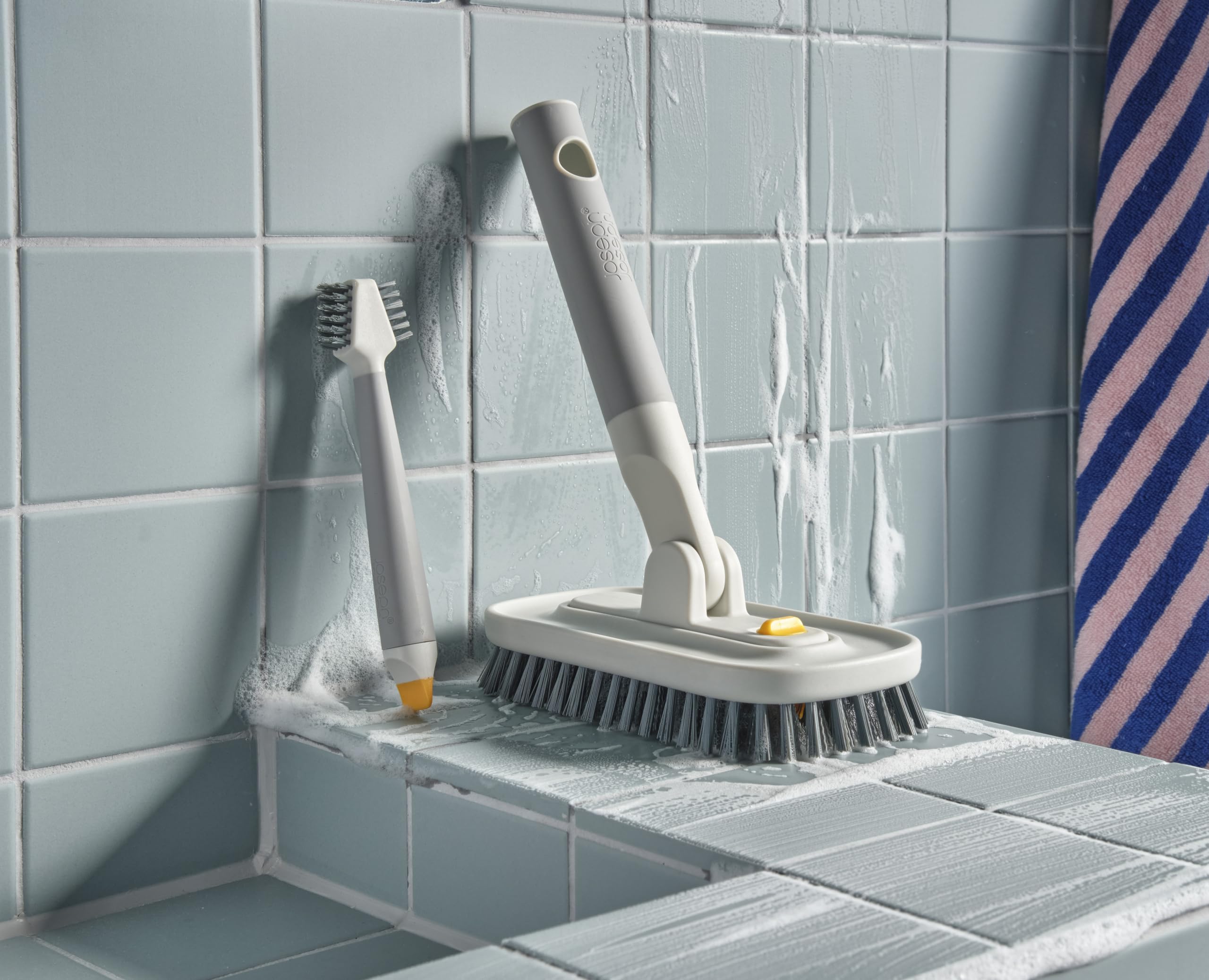 Joseph Joseph CleanTech Set de 2 Cepillos para Limpieza en Detalle, Azulejos y Lechada, Cerdas en V, Mango Antideslizante