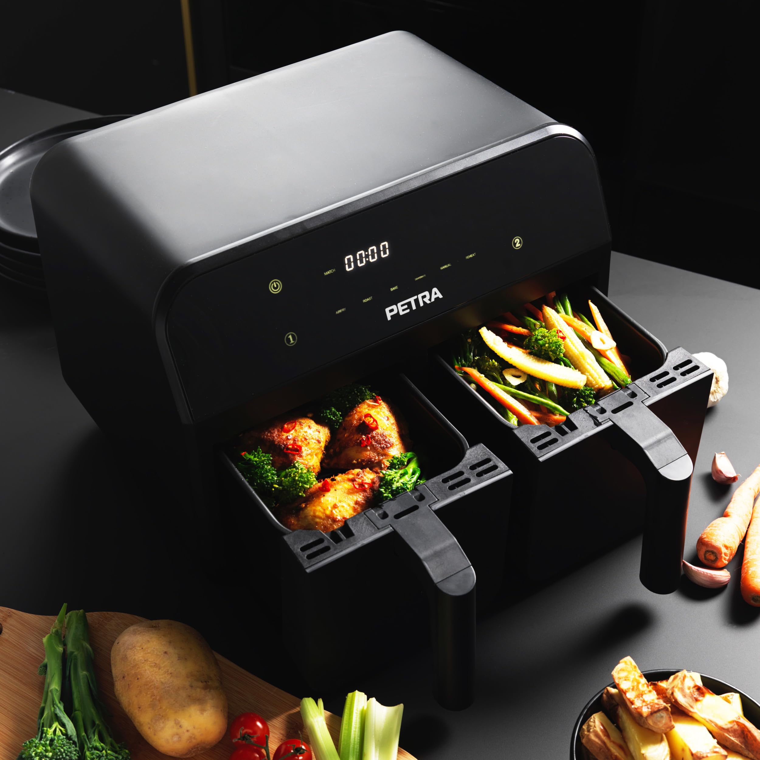 Petra PT4750BLKVDE - Friggitrice ad aria da 7,4 l, doppio cestello rimovibile, funzioni di cottura Sync e Match, 2 vassoi XL per cottura indipendente, display LED digitale, 6 programmi, 2400 W.