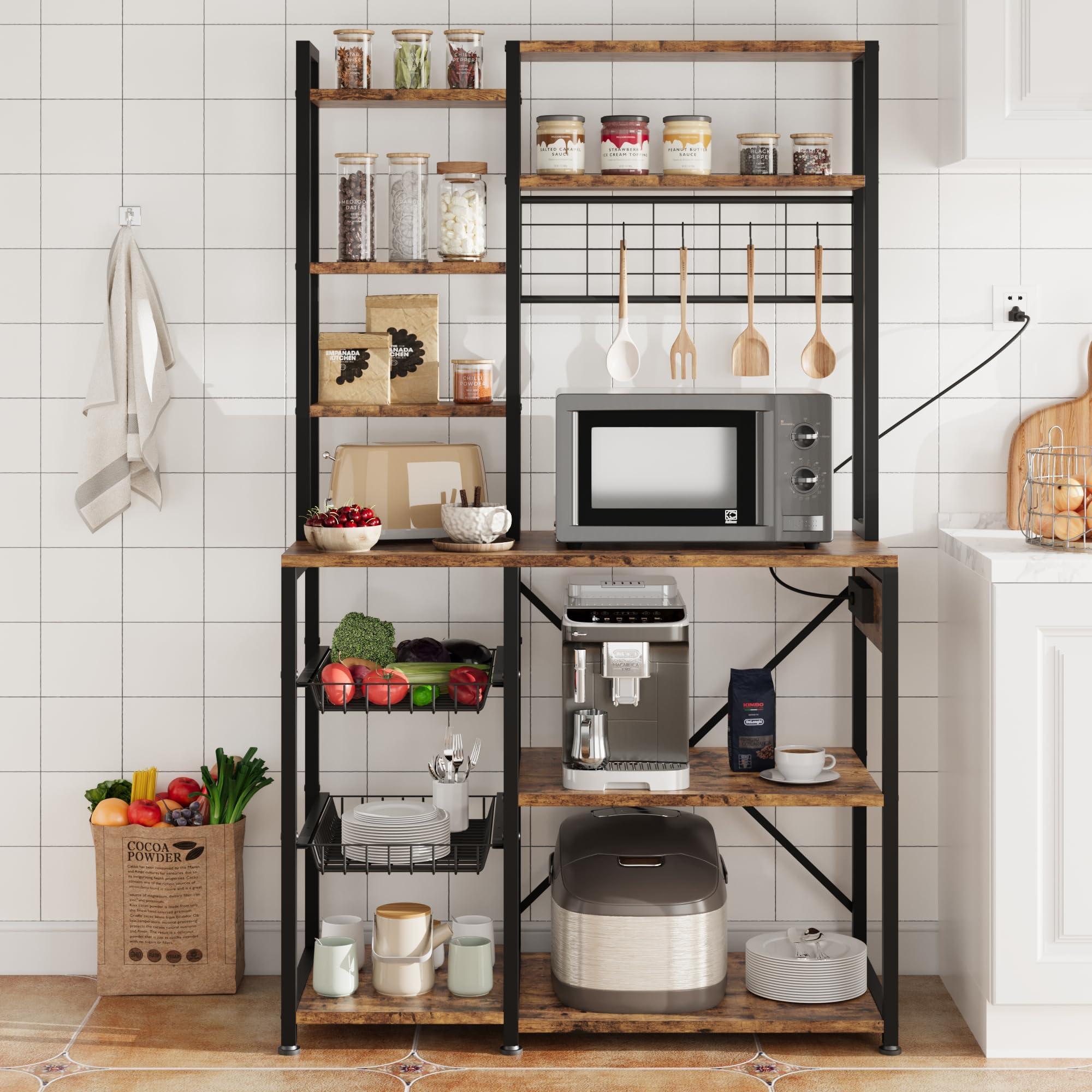 GarveeHome Küchenregal mit 6 Ebenen & Steckdosen – LED-Beleuchtung, Metall-Obstkorb, 4 Haken – Backofenregal für Mikrowelle, Kaffeestation, Esszimmer – Modernes Design – Black