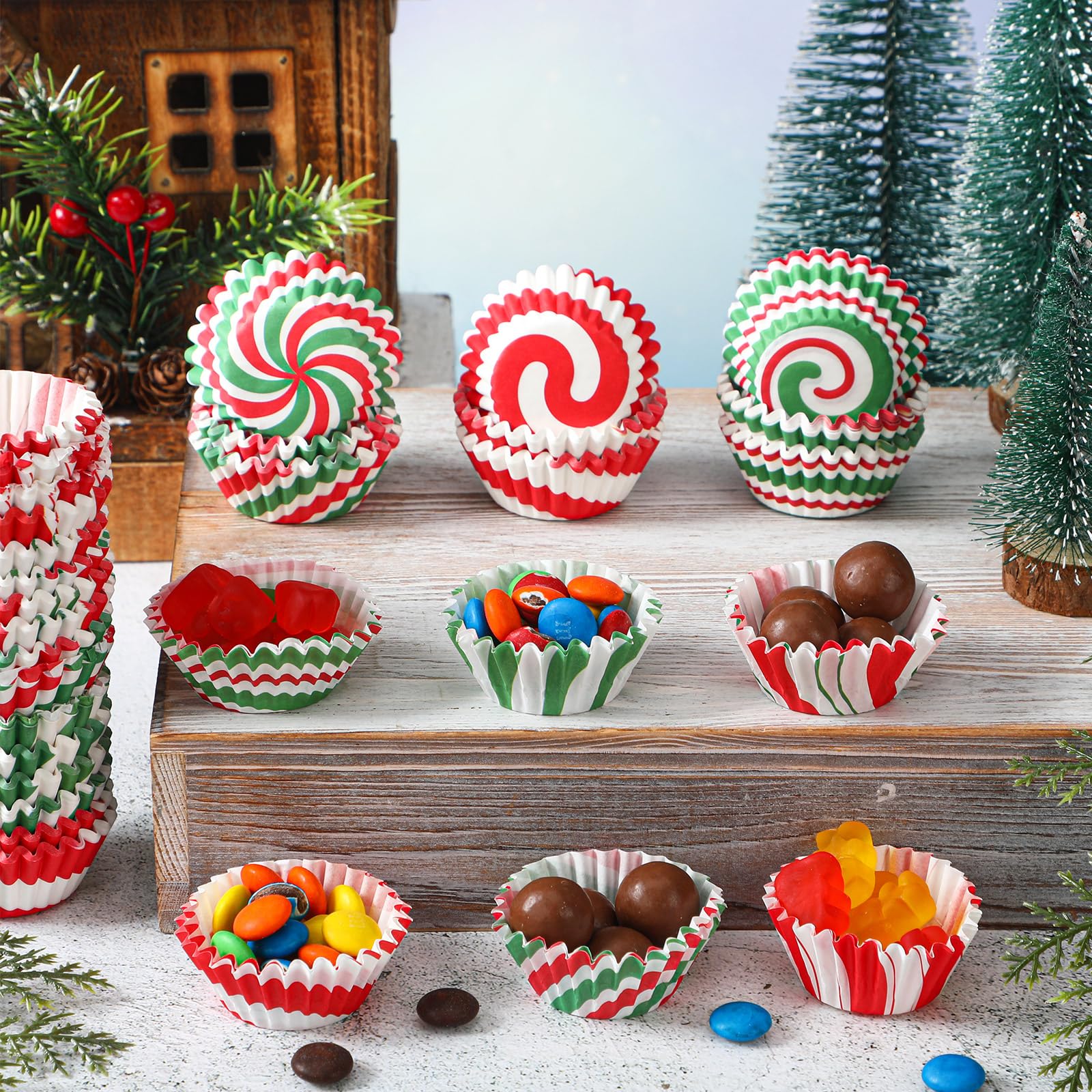 Didaey 600 forros para cupcakes de fiesta de Navidad, tazas de papel para hornear, mini muffins, envoltorios pequeños para cupcakes, tazas de papel de Navidad para dulces, suministros para hacer