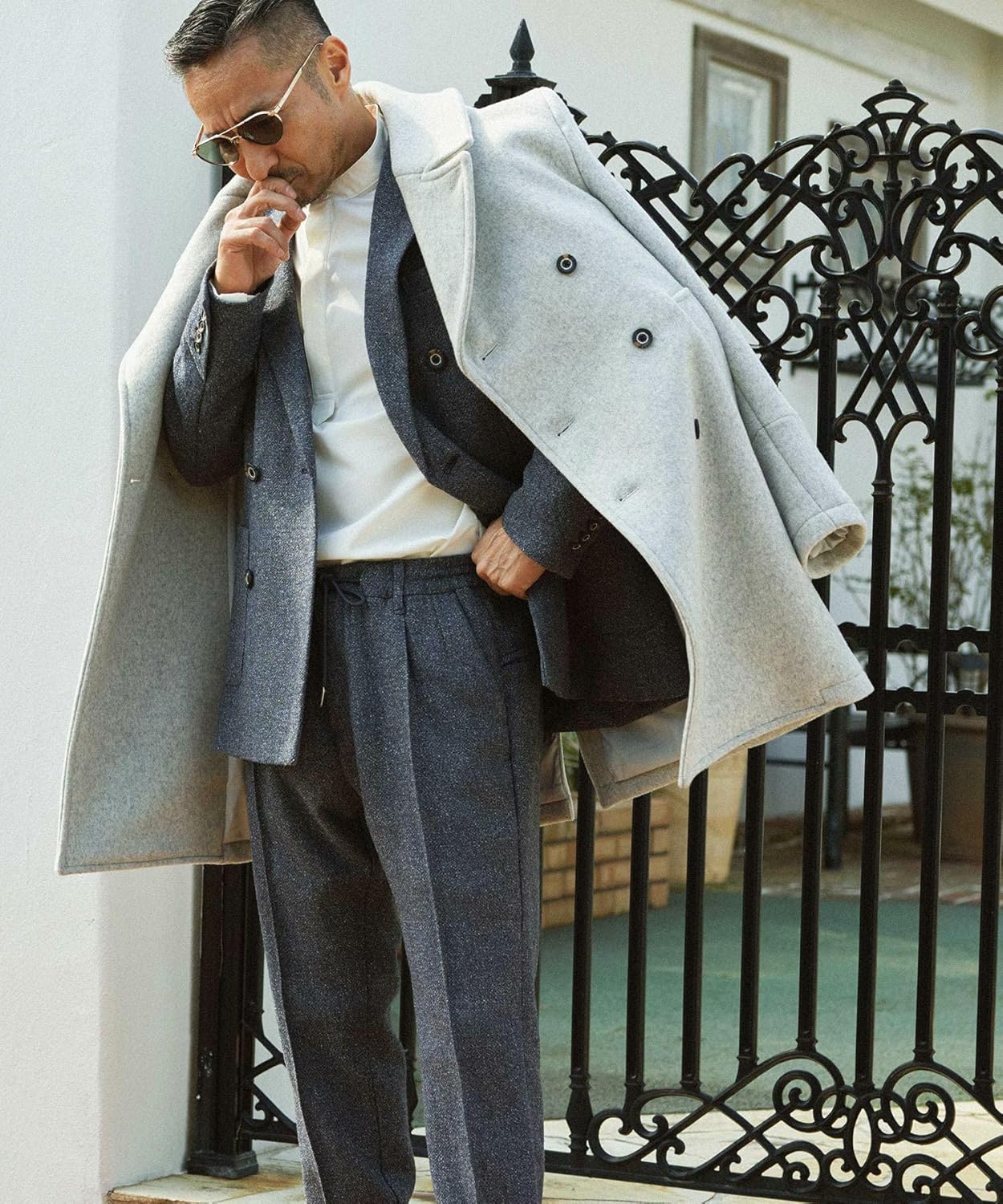 ウノピゥウノウグァーレトレ リラックス] クラシックスラックス navy M