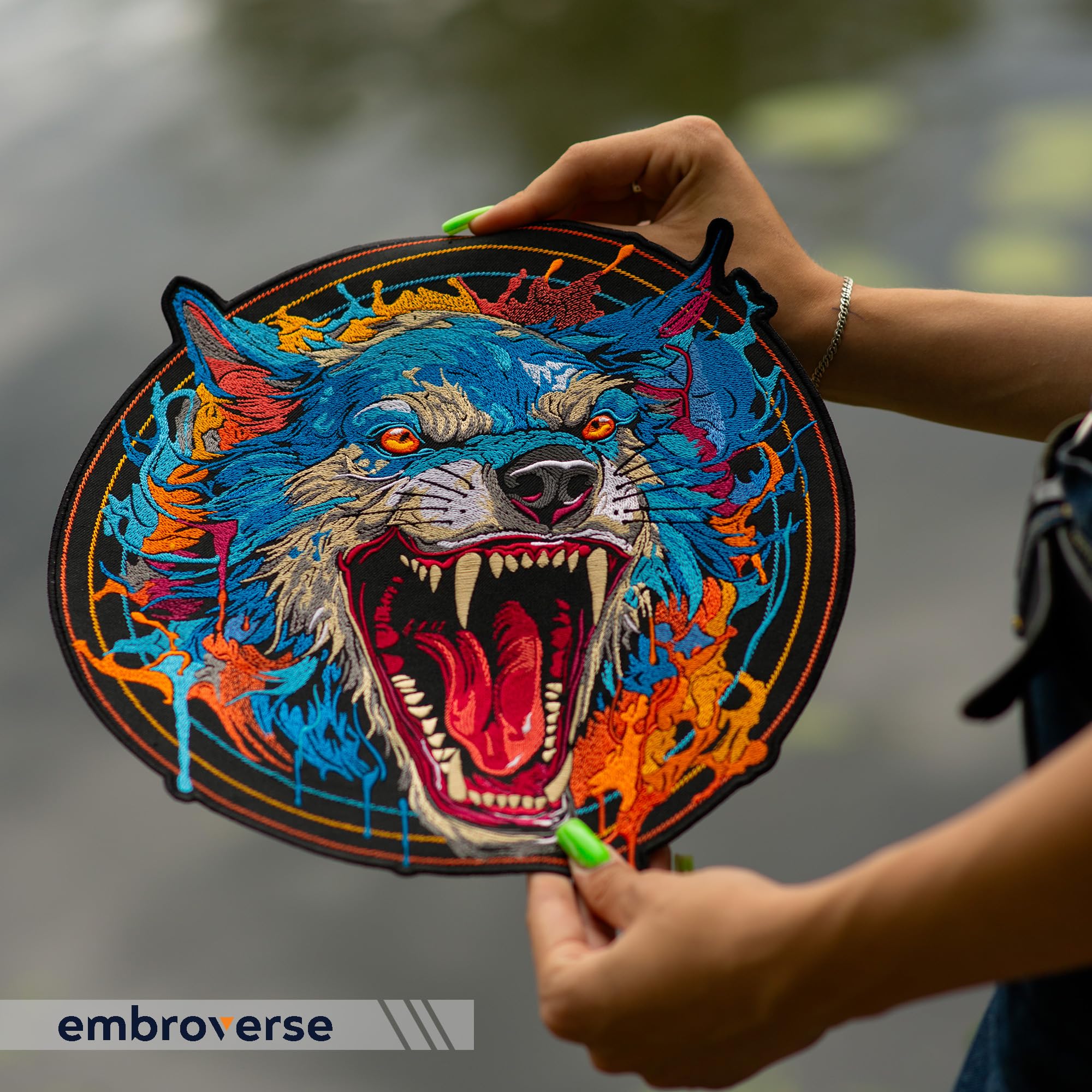 EMBROVERSE Parche bordado de lobo azul feroz, gran aplique de animal termoadhesivo, parche para la espalda de chaqueta de motocicleta, 14.8 x 15 pulgadas