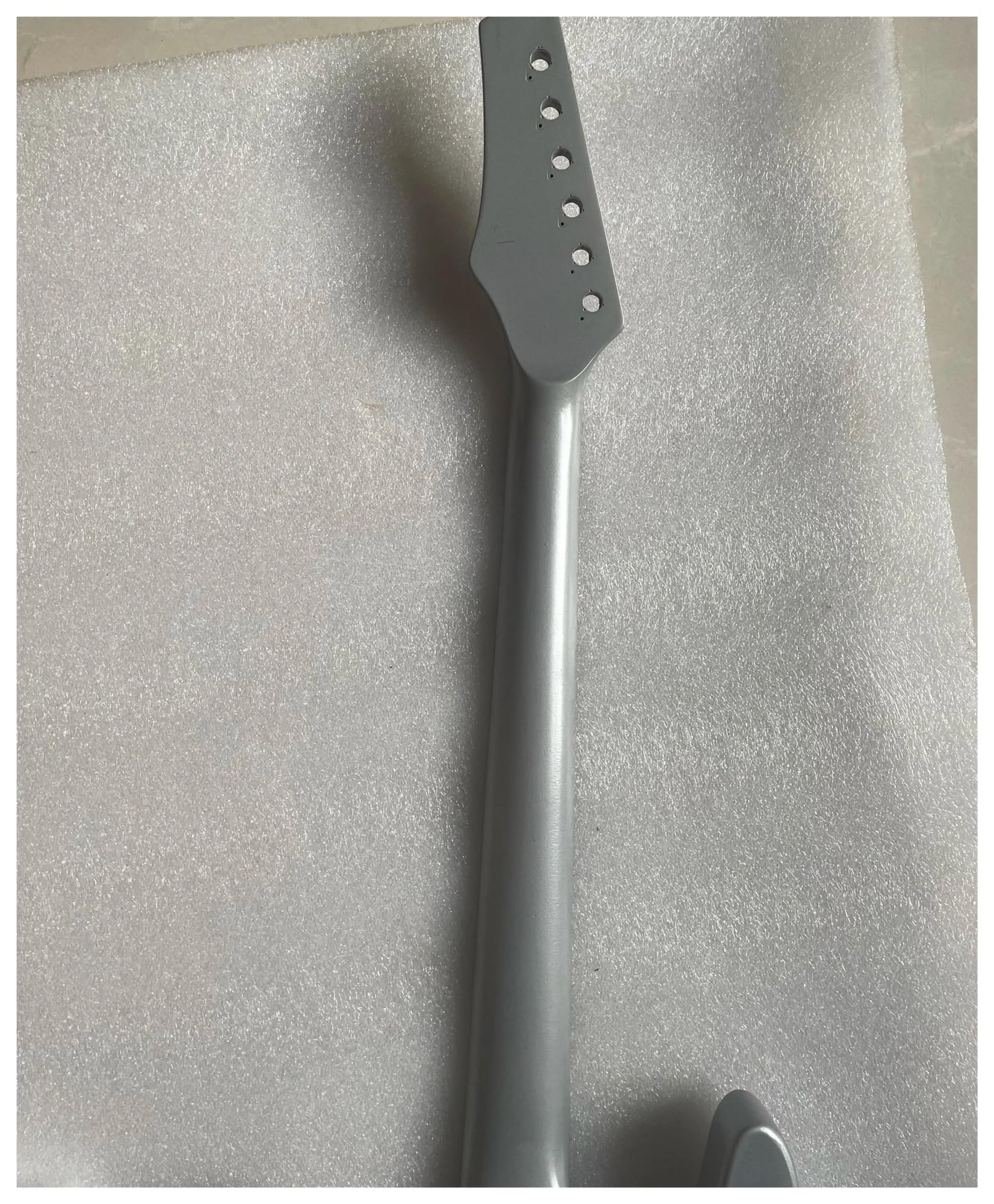 Stock Slat Difettoso Corpo e manico della chitarra elettrica Barile di tiglio Manico in palissandro Solo un corpo e manico della chitarra