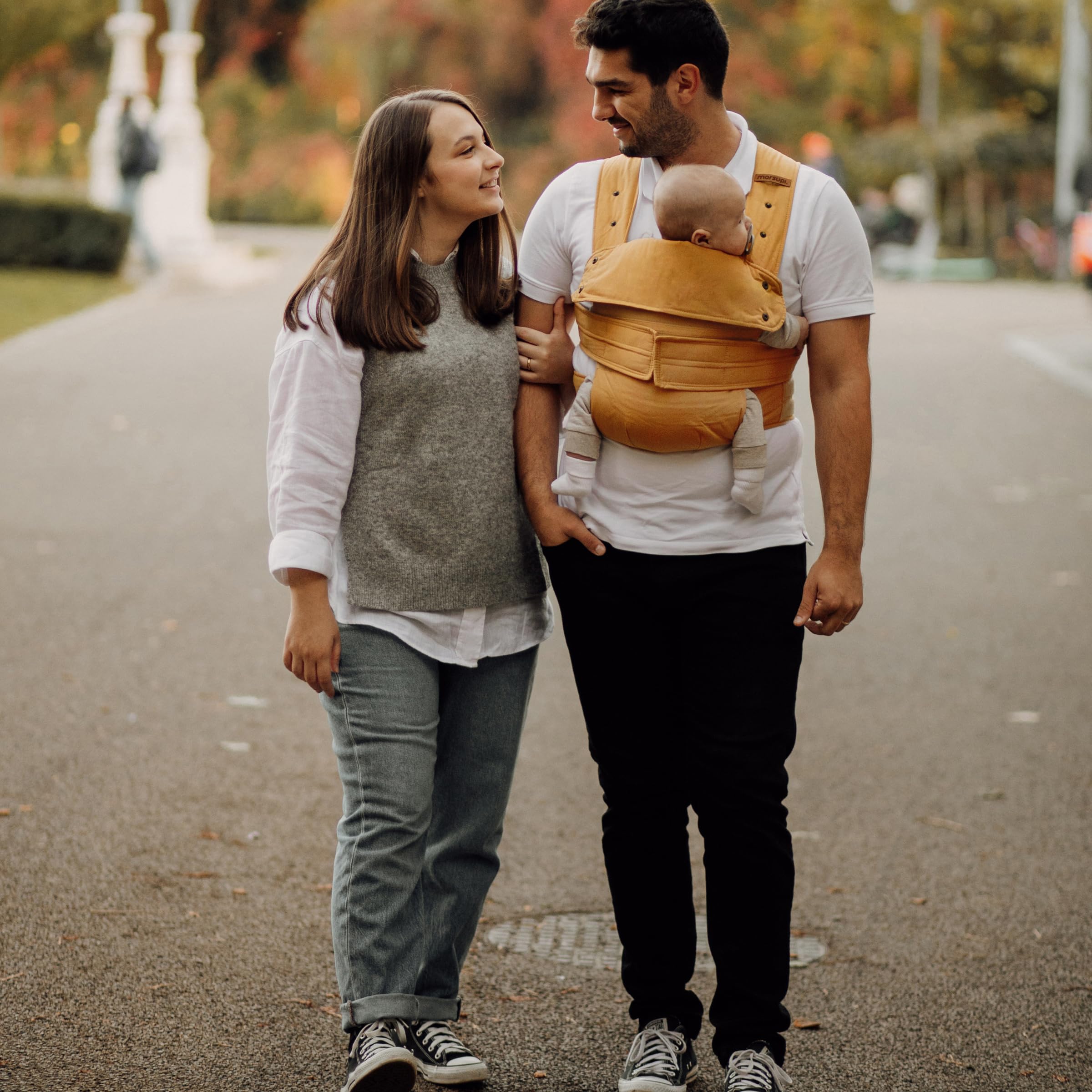 marsupi Mochila Portabebés - Para Bebés desde Recién Nacidos y Niños Hasta los 15 kg - Ligera y Compacta, Con Sistema de Sujeción Fácil y Resistente - Algodón Orgánico - Caramelo XL