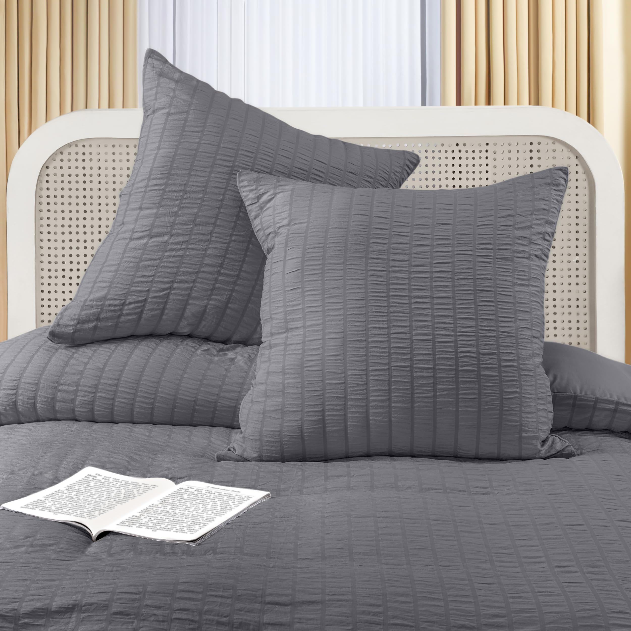 Utopia Bedding Set Copripiumino Seersucker - Include 1 Copripiumino Matrimoniale 240x220 cm con chiusura a cerniera, 2 Federe 65x65 cm con chiusura a busta; il piumino è venduto separatamente.