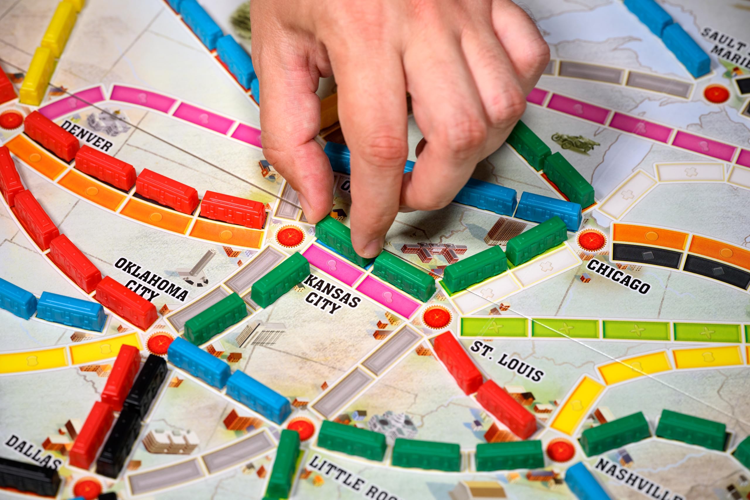 Asmodee - Ticket to Ride Neue Version, Brettspiel Abenteuer Eisenbahn, Spaß für Familien und Freunde, 2-5 Spieler, 8+ Jahre, italienische Ausgabe