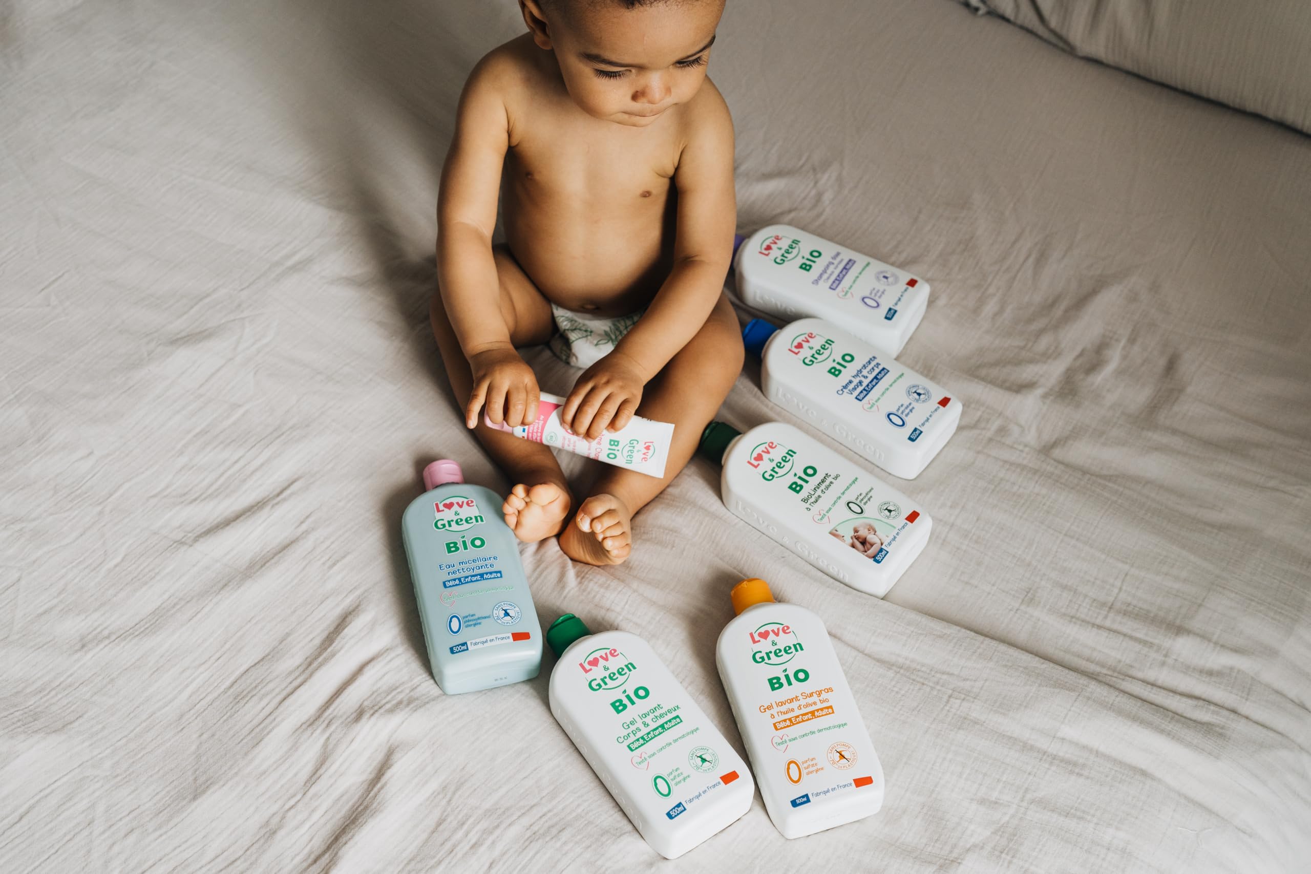 Love & Green - Gel Lavant Surgras Bio 500ml - Pour Toute la Famille - Hydratation Peau Sensible - Formule à base d’ingrédients purs-L'emballage de l'article peut varier.