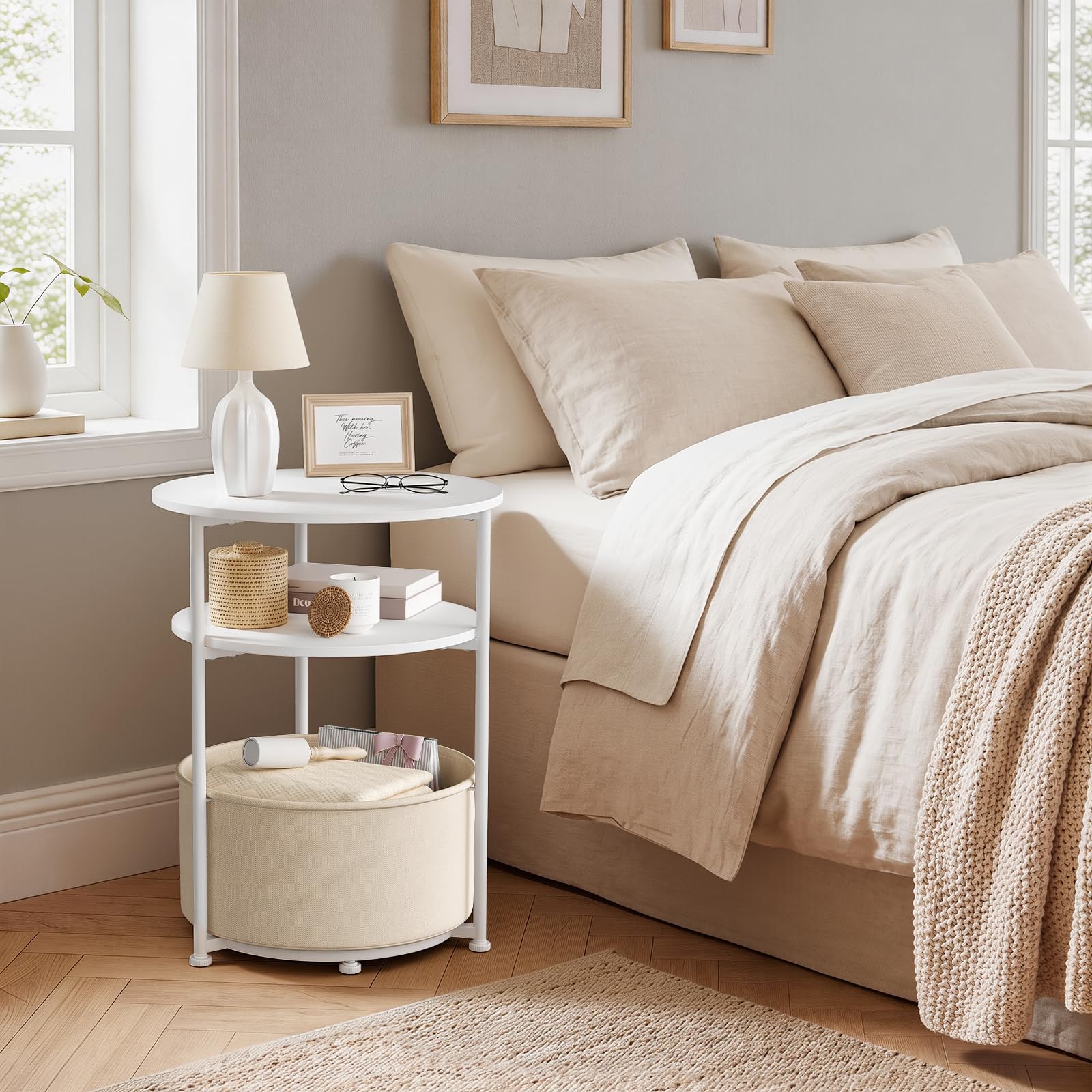 WOLTU Mesita de Cafe Redonda, Mesa Pequeña Auxiliar con Cesta de Lona de Almacenamiento, Estructura de Metal, Mueble Multiuso para Salon, Balcon, Dormitorio, Blanco + Beige