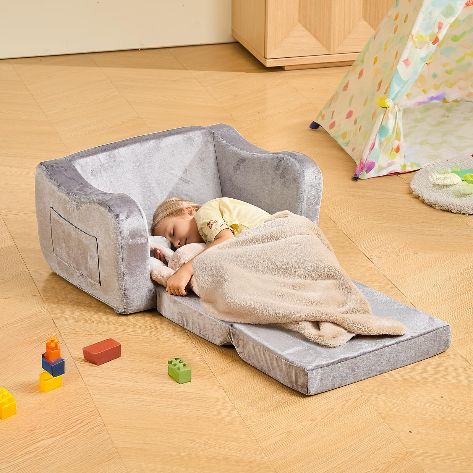VEVOR Canapé pour Enfants 2-en-1 Convertible en Chaise Longue, Canapé-lit Pliable et Moelleux, avec Accoudoirs, en Éponge 28D et Poils Courts, Sofa Tout-Petits pour Chambre d’Enfants, Gris, M