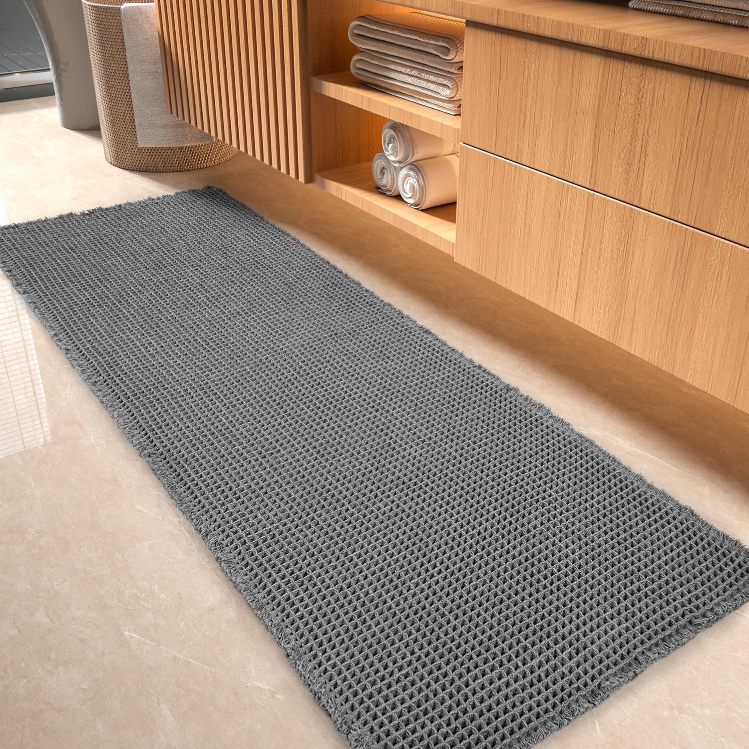 Tapis de Bain Antidérapant Ultra Doux Gaufres avec Glands, Absorbant Lavable en Machine 61 x 122 cm Gris Foncé