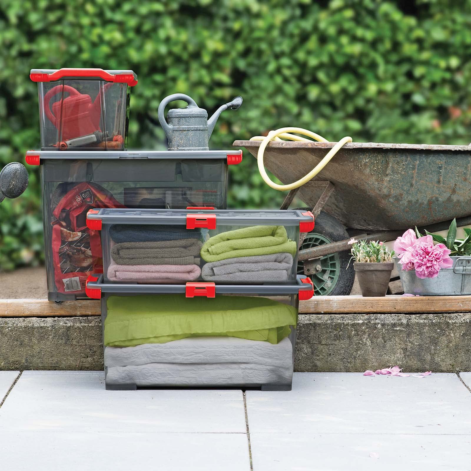 Rotho Evo Aufbewahrungsbox mit Deckel 30 L 3er-Set aus PP Anthrazit/Rot | Aufbewahrungsboxen im 3er-Set, je 30 L Volumen, Deckel in Rot, Boxen aus lebensmittelechtem PP, Anthrazit, für Lebensmittel