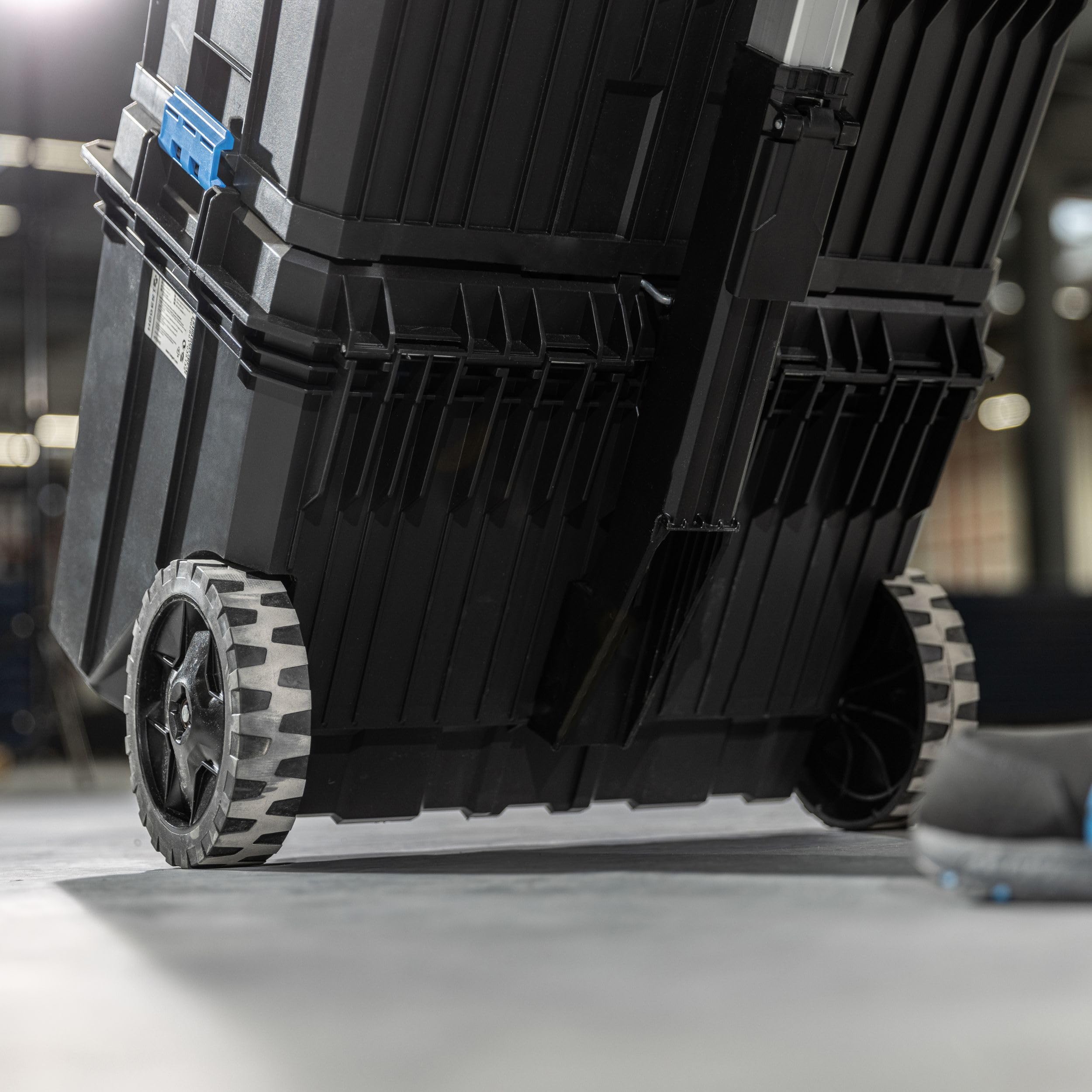 Högert Technik - Skrzynka narzędziowa na kółkach, nośność do 50 kg, praktyczna i pojemna, odporna na uszkodzenia, pyłoszczelna, wytrzymałe zapięcia ABS, modułowa konstrukcja - HT7G501