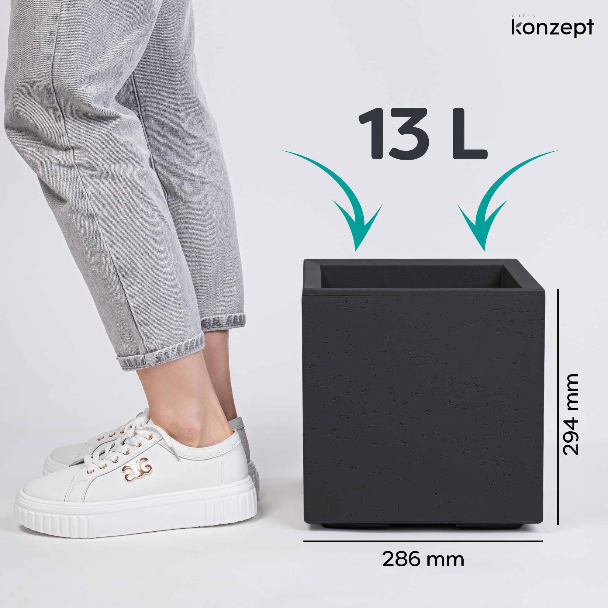 KONZEPT Grand pot de fleurs sur roulettes, en matériau 100 % recyclé, 30 x 30 x 30 cm, pour l'intérieur et l'extérieur, carré, noir, aspect béton, mobile, idéal pour le jardin, la terrasse, le balcon