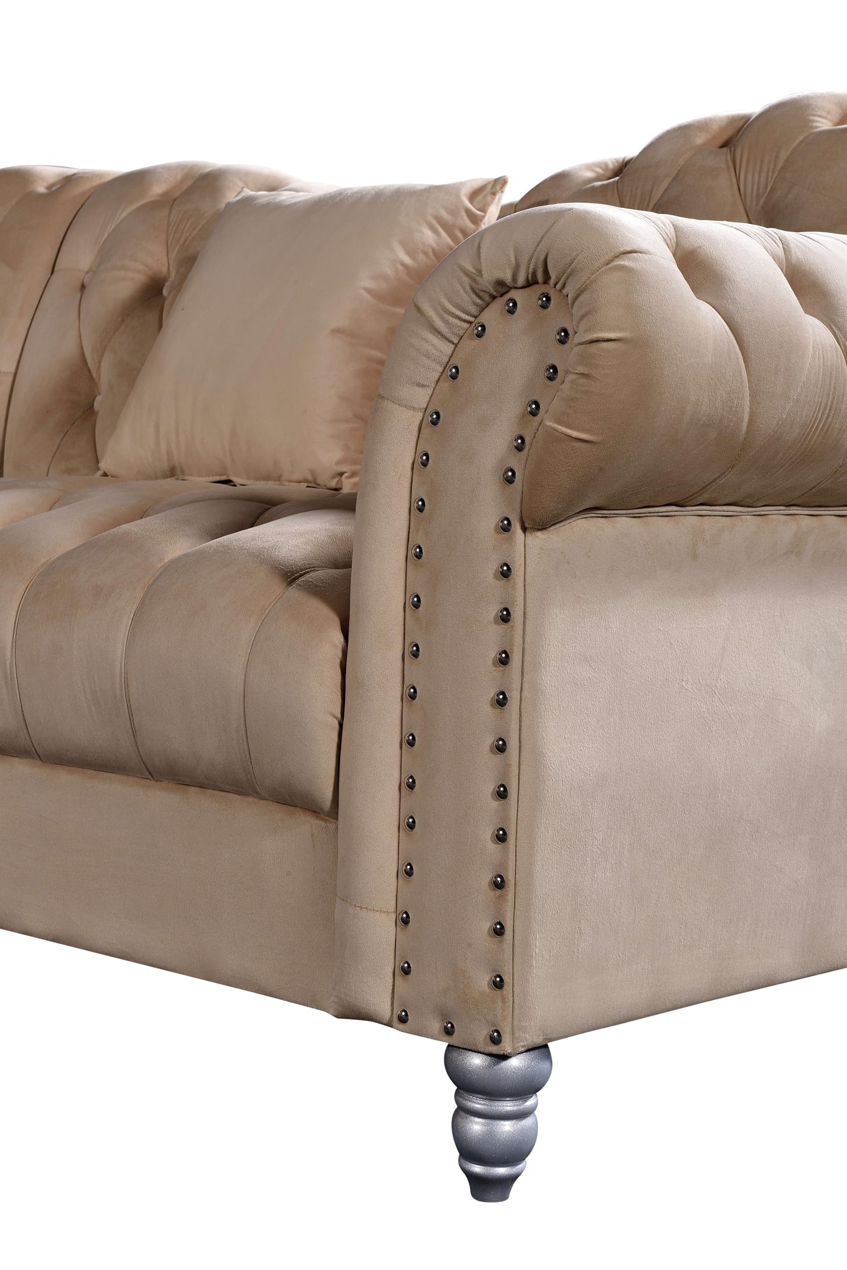 Generico Divano Chesterfield Italiano in Velluto Beige 3 Posti – Elegante, Confortevole e Design Moderno per Salotto