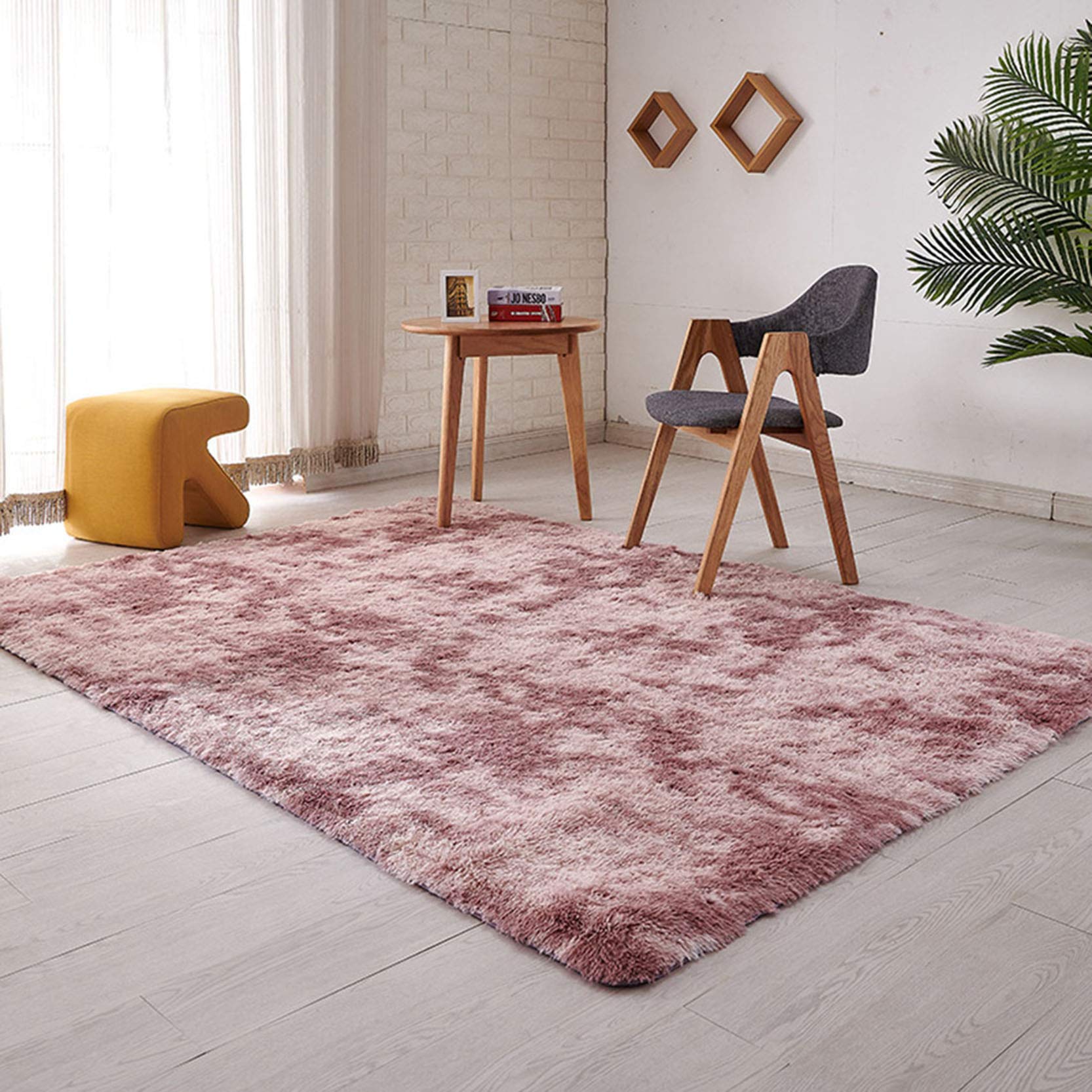 Amazon｜カーペット ラグ 100x160cm ふわっと手触り 床暖房 ホット