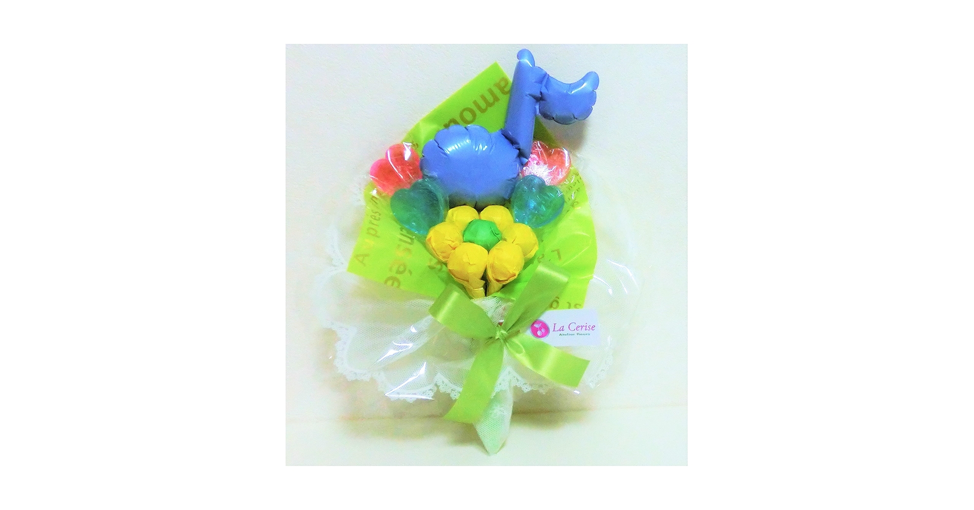 お菓子ブーケ　バルーンブーケ　音符　誕生日　舞台　花束　ギフト 音符とイチゴとキャンディーのバルーンブーケ（花束