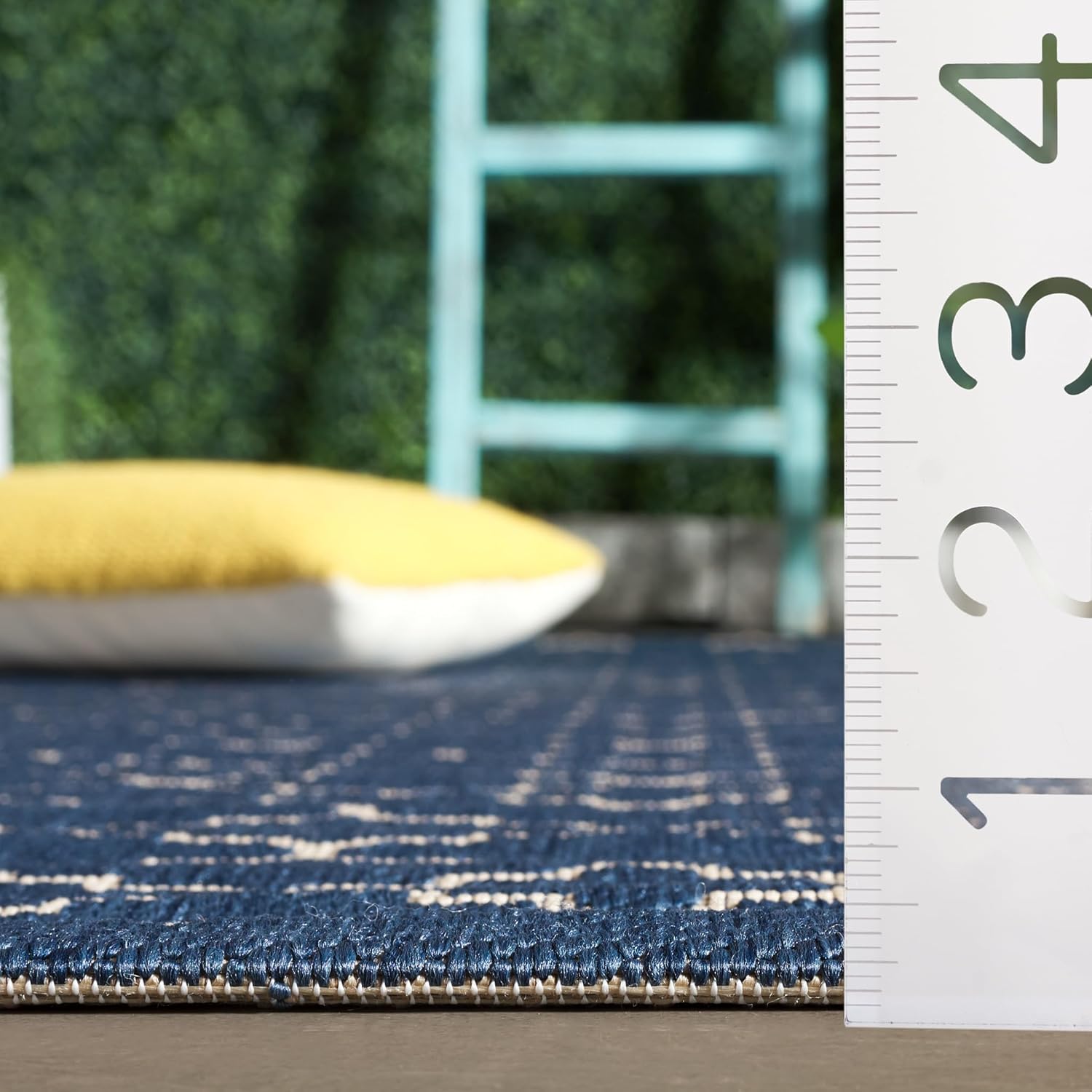 SAFAVIEH Washable Rug Outdoor Courtyard Collection - 4' Square, Blue & Beige, Non-Shedding & Easy Cleaning, Ideal for Patio, Backyard, Mudroom (CY6919-243)