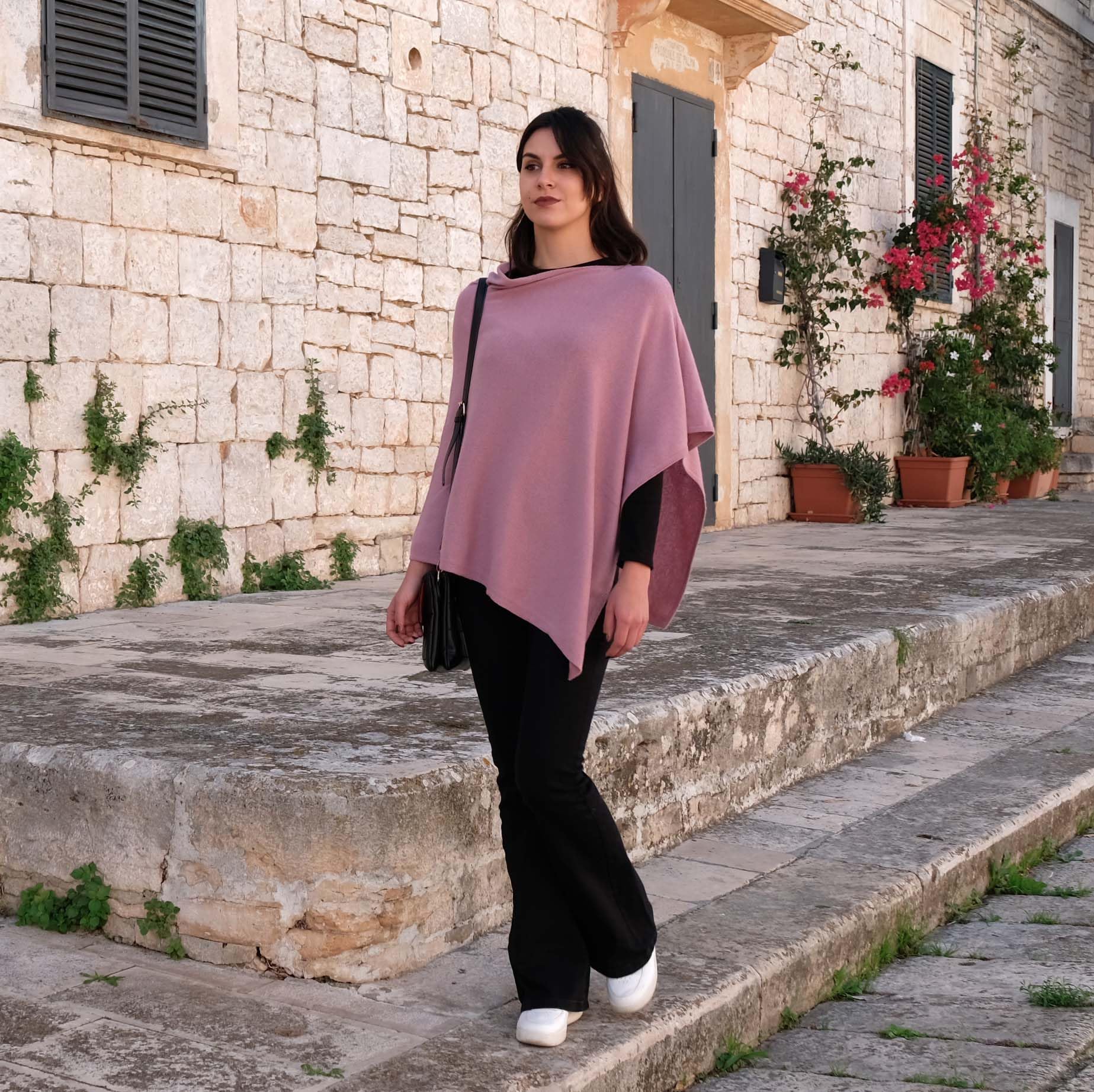 Cape Femme Hiver Chaud Chic et Elegant - Châle Poncho Femme en Laine Mélangée Made in Italy avec Essence de Fleurs de Cerisier
