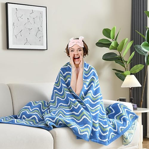 Miniatura 7 de Viviland Manta  Manta mullida de cuadrícula de ajedrez, tejida suave y acogedora manta de microfibra cálida para sofá, cama, viajes a casa (amor