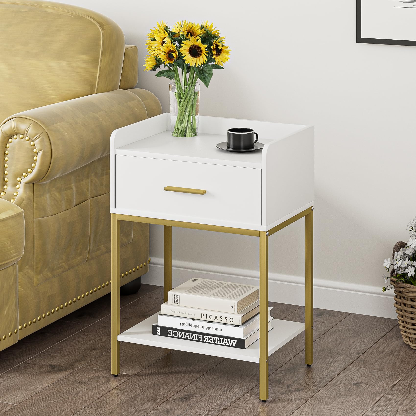 HEYZOEY Mesita de Noche Moderna de 3 Niveles con cajón de Almacenamiento y Estante, Mesa Auxiliar pequeña con Patas Doradas para Dormitorio, Sala de Estar, Color Blanco