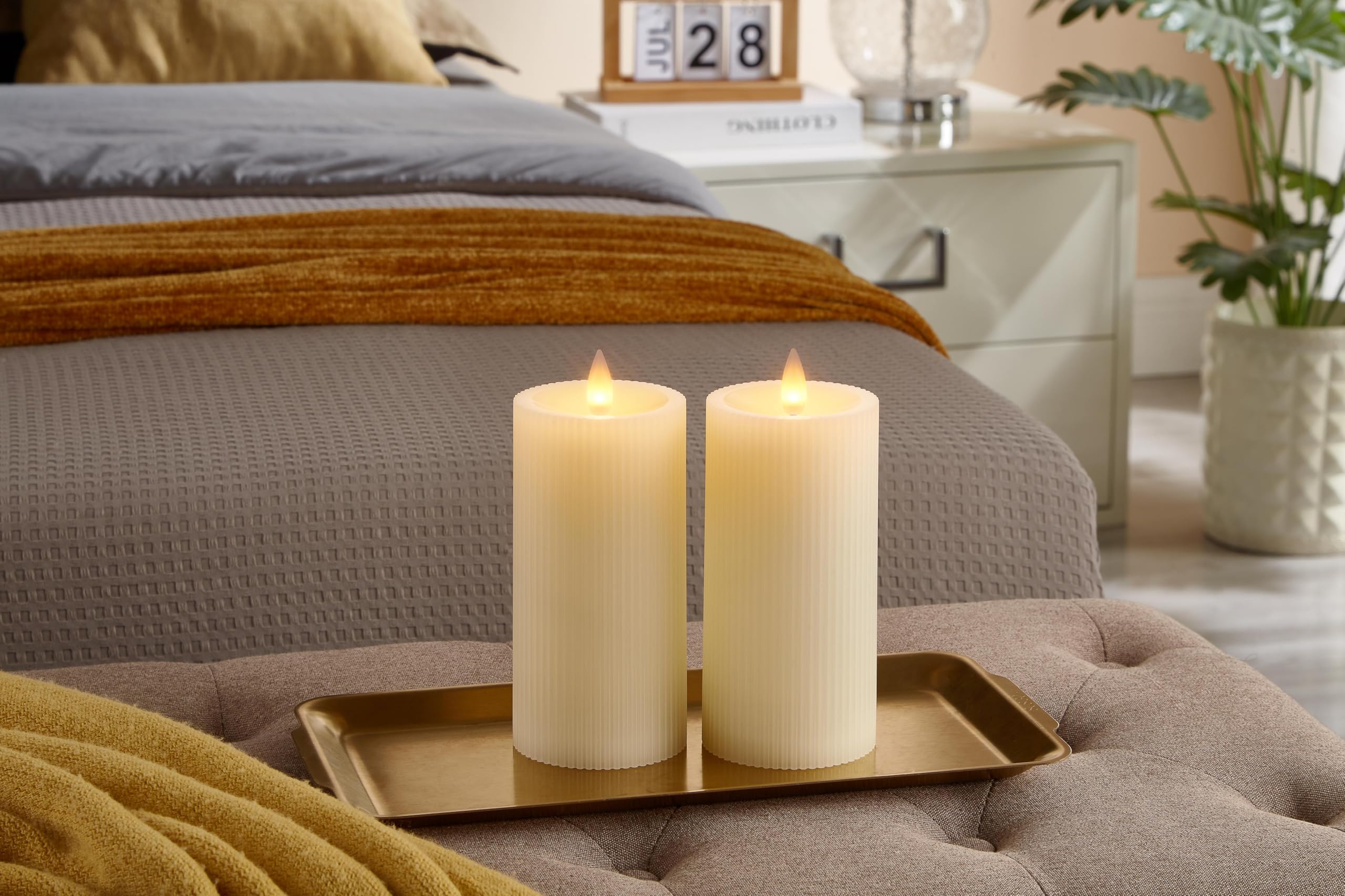 Candele a pilastro senza fiamma a righe tremolanti con timer remoto, candele a batteria fino a 400 ore, fiamma in movimento 3D, candele in vera cera, set di 2, 7 x H6 pollici, telecomando
