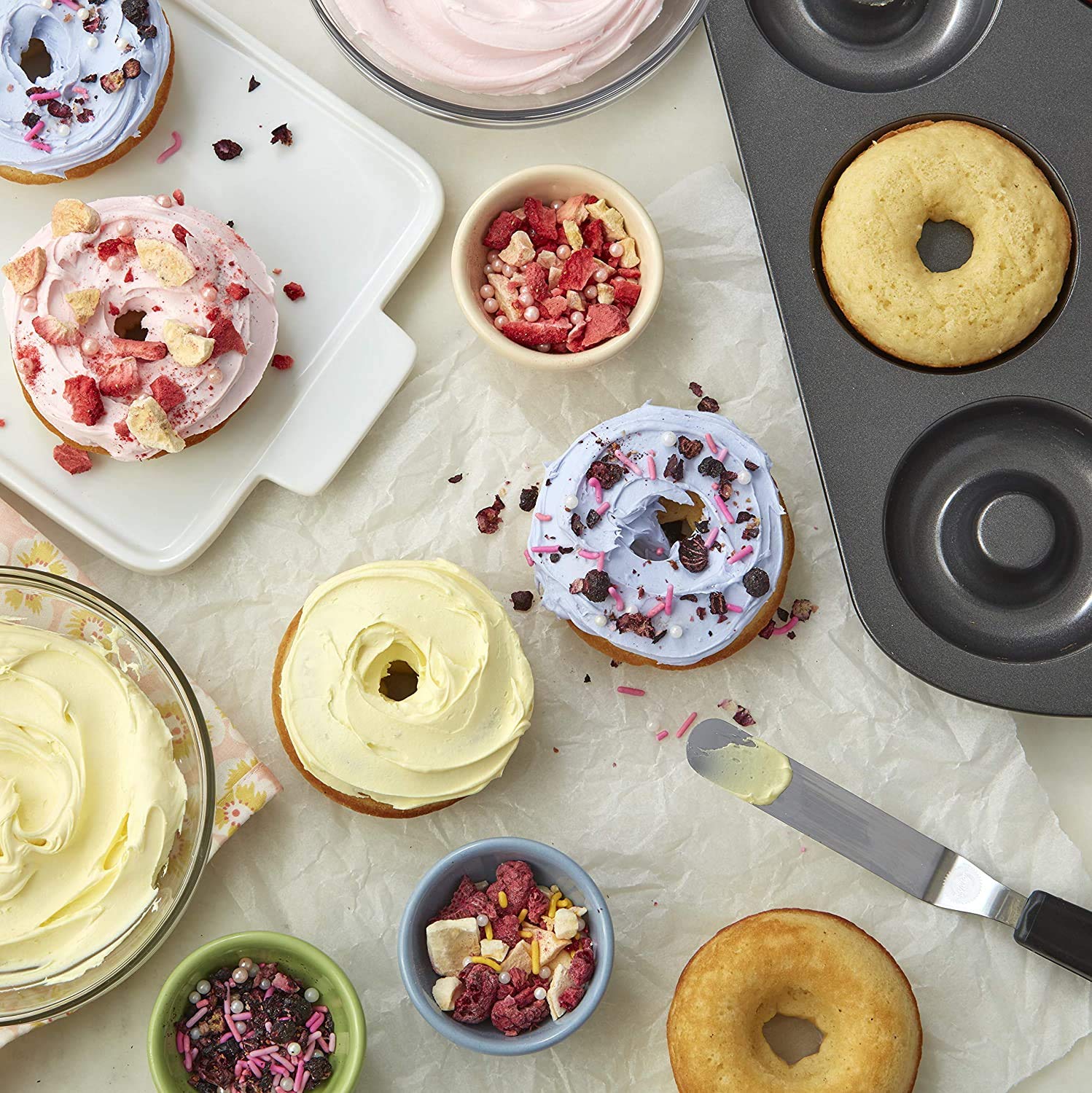 Paquete de 2 moldes antiadherentes para donas de 12 cavidades, de acero al carbono, para muffins, pasteles, postres, mini moldes de bagel para horno, microondas, congelador 7