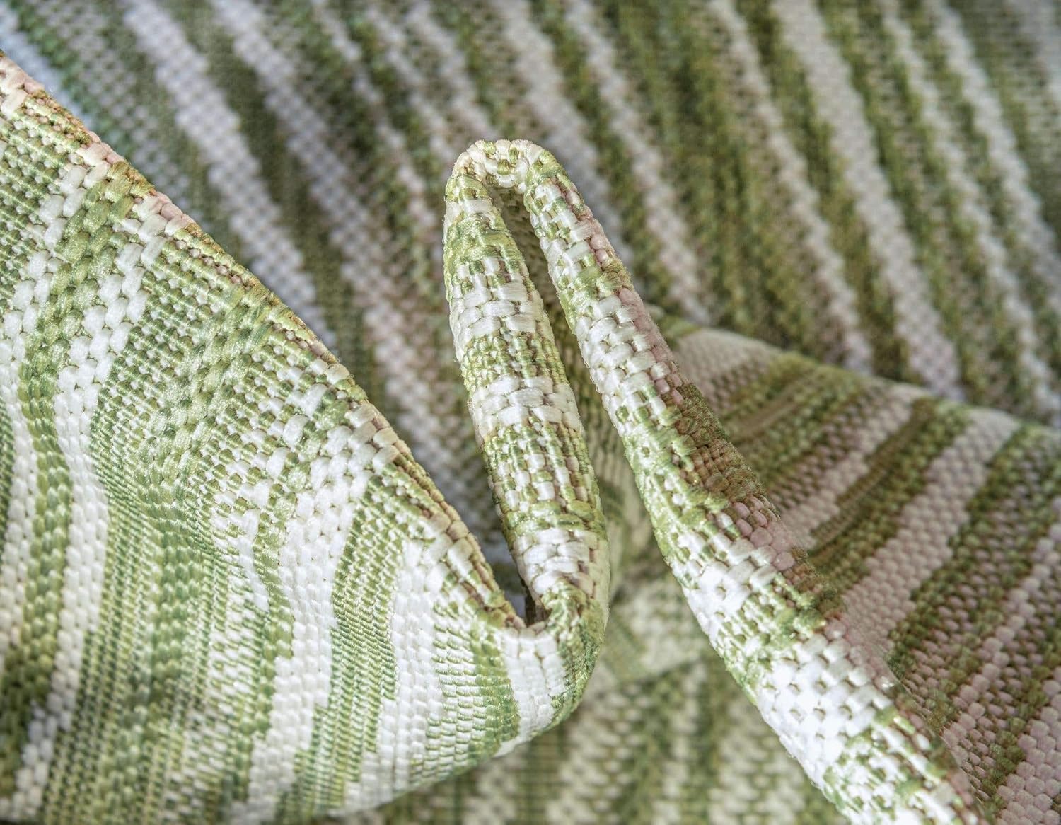 Unique Loom Outdoor Modern Collection Area Rug - Pool (6' 1" x 9' Rectangle, Green/ Ivory)