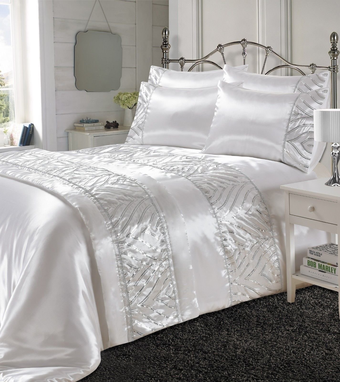Artistic Fashionista Luxurious Silk Polyester SHIMMER Design Duvet Quilt Cover Bedding Set With Pillowcases - Bed Runner Available And Sold Separately! (White, Single Size Duvet Cover Set)