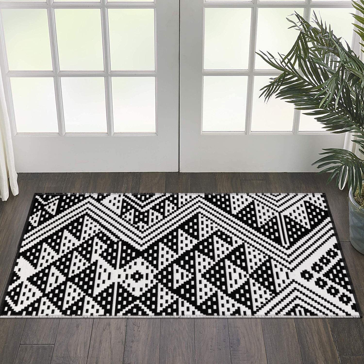 Black and White Indoor Doormats 2'X4.3', Ailsan Geometric Area Rug