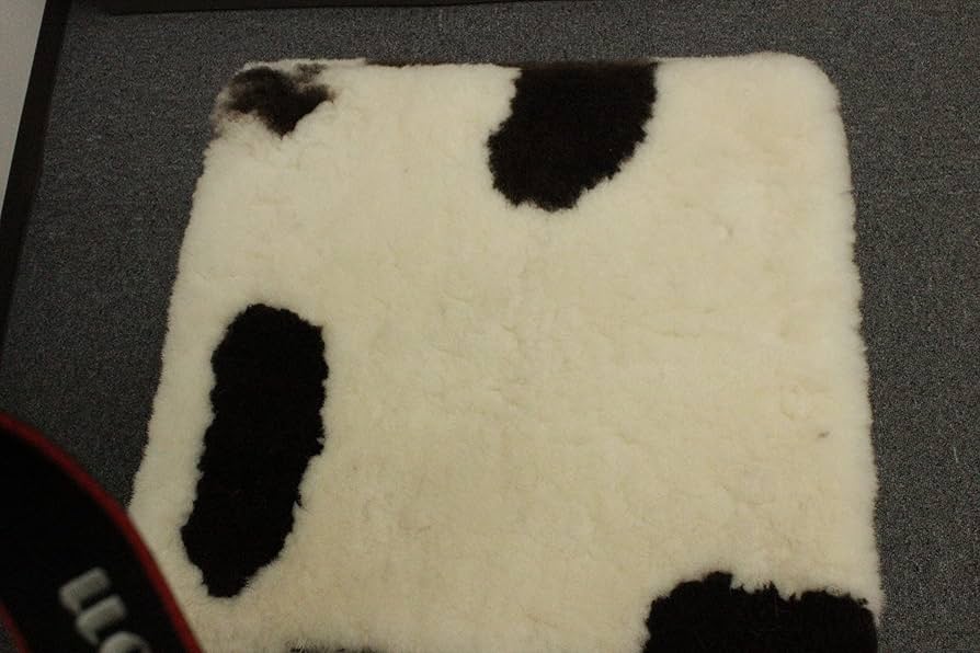 ムートンラグリアル世界で一つだけナチュラルスポット極稀ぶち柄リビングソフアー椅子 ムートンラグリアル世界で一つだけナチュラルスポット極稀ぶち柄