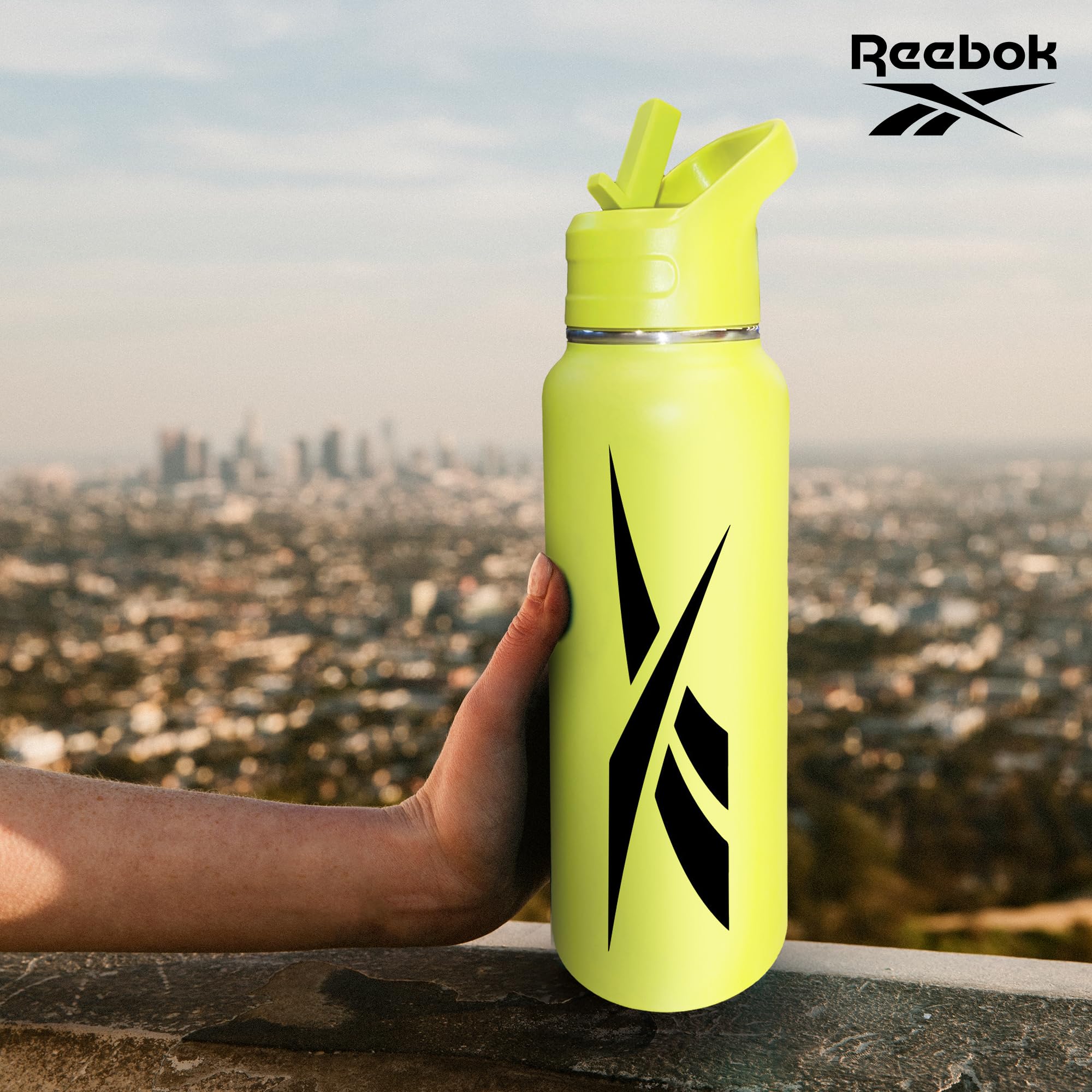 Reebok Edelstahl-Wasserflasche mit Strohhalm-Deckel und sportlichem Design, doppelwandig, vakuumisoliert, Sport-Trinkflasche mit Strohhalm, BPA-frei, 900 ml, Gelb mit schwarzem Vektor