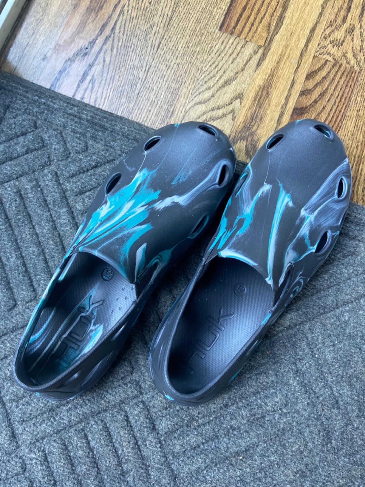 huk water shoes