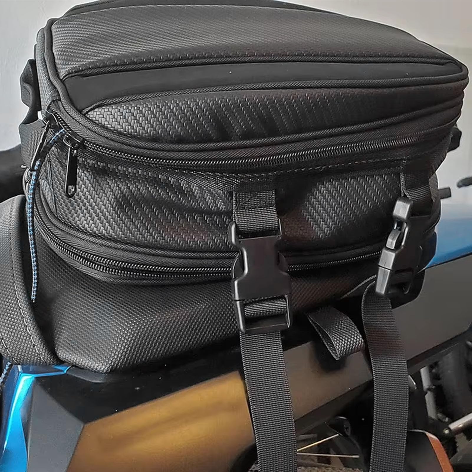 Erweiterbare Motorrad-Heckgepäcktasche, Stilvoll, Wasserdicht, 7,5–10 L Fassungsvermögen für Motorrad-Enthusiasten