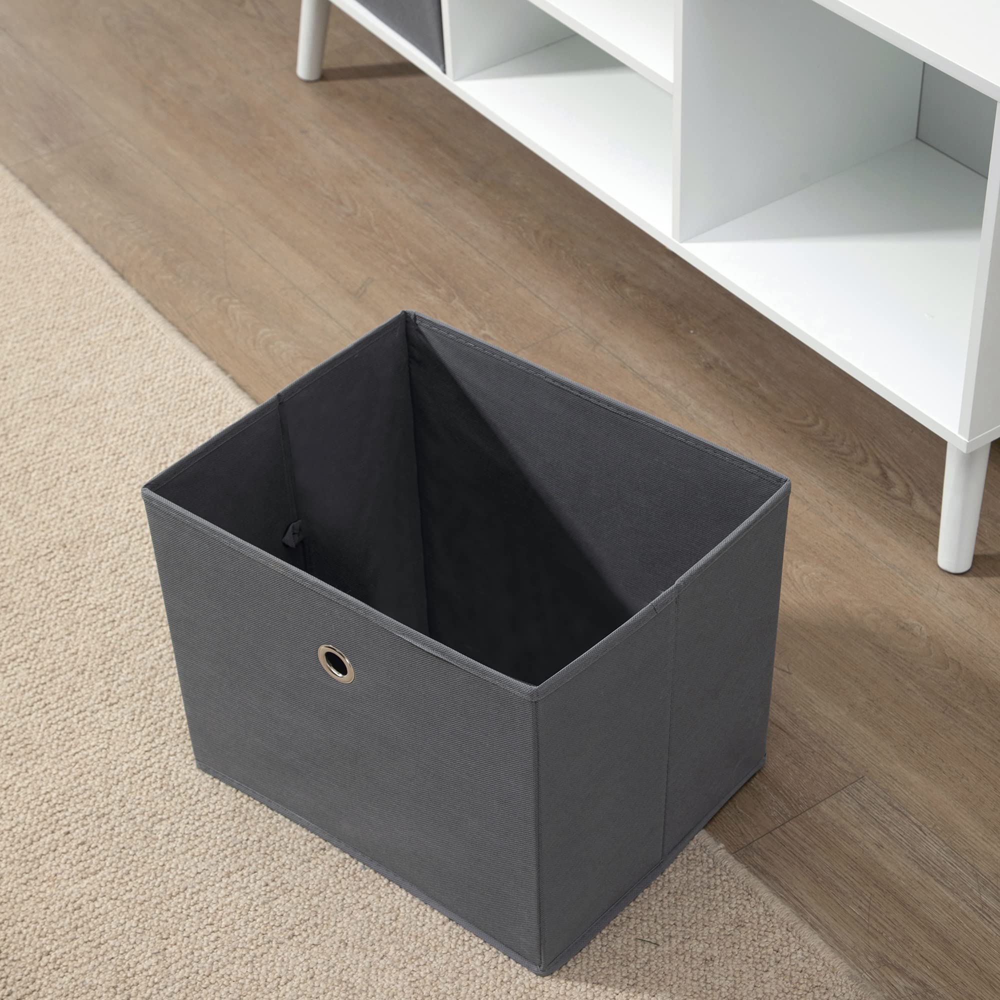 HOMCOM Mueble de TV, Mesa de TV con 2 Cajones de Tela, 2 Estantes Abiertos, Orificios para Cables, para Televisores hasta 50 Pulgadas, Largo de 110 cm, para Salón, Dormitorio, Blanco y Gris