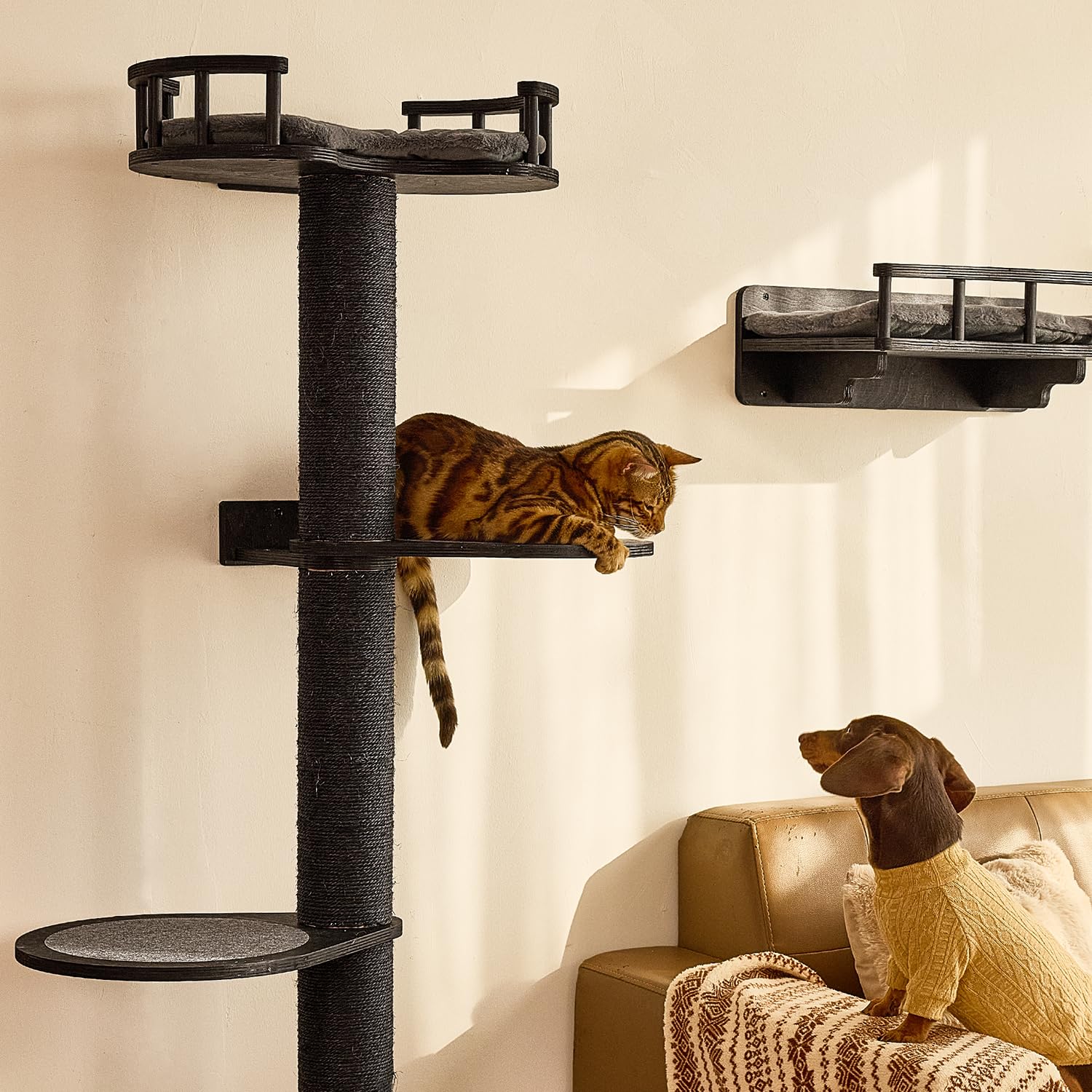 FUKUMARU Set de Pared de Escalada para Gatos, 4 en 1 Mueble de Pared Estable de Madera Multicapa con Hamaca, estantes, Poste rascador y Alfombra de sisal – Kletterwand Ahorra Espacio (Negro)