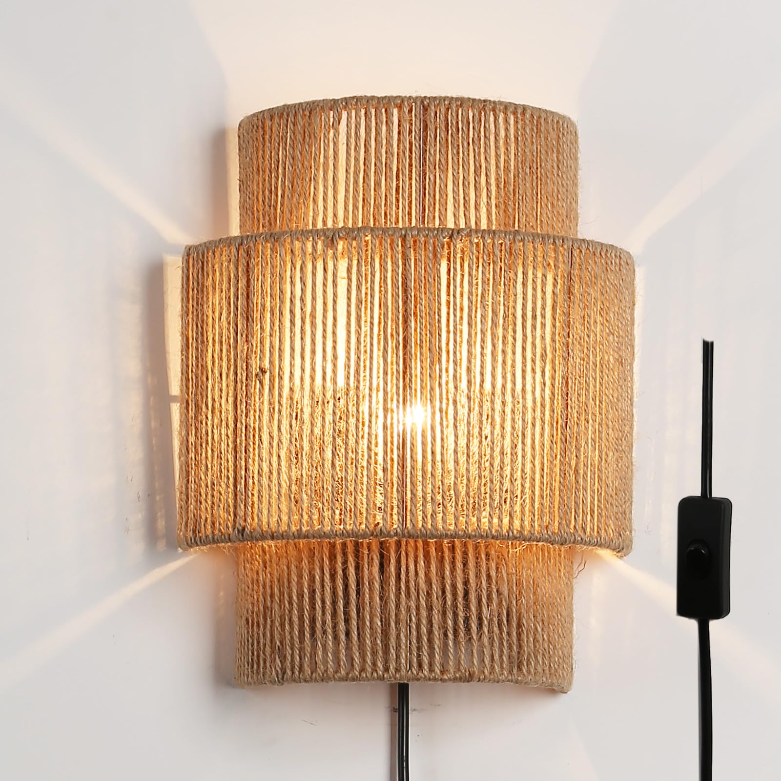 Alpinaluz Aplique de Pared de Cuerda de Yute Natural – Diseño Bohemio Artesanal con Luz Decorativa de Doble Pantalla, Casquillo E27 con Enchufe e Interruptor – para Salón, Dormitorio o Pasillo