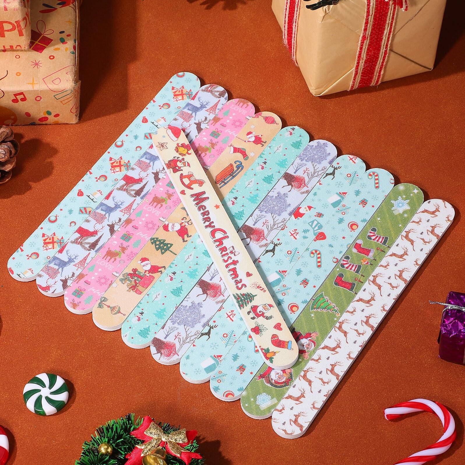 MAGICLULU 24 Stück Nagelfeilen mit Weihnachtsmotiv Eva Material Geeignet für Natürliche Fingernägel und Zehennägel Geschenk für Nagelpflege und Design Zufälliger Stil