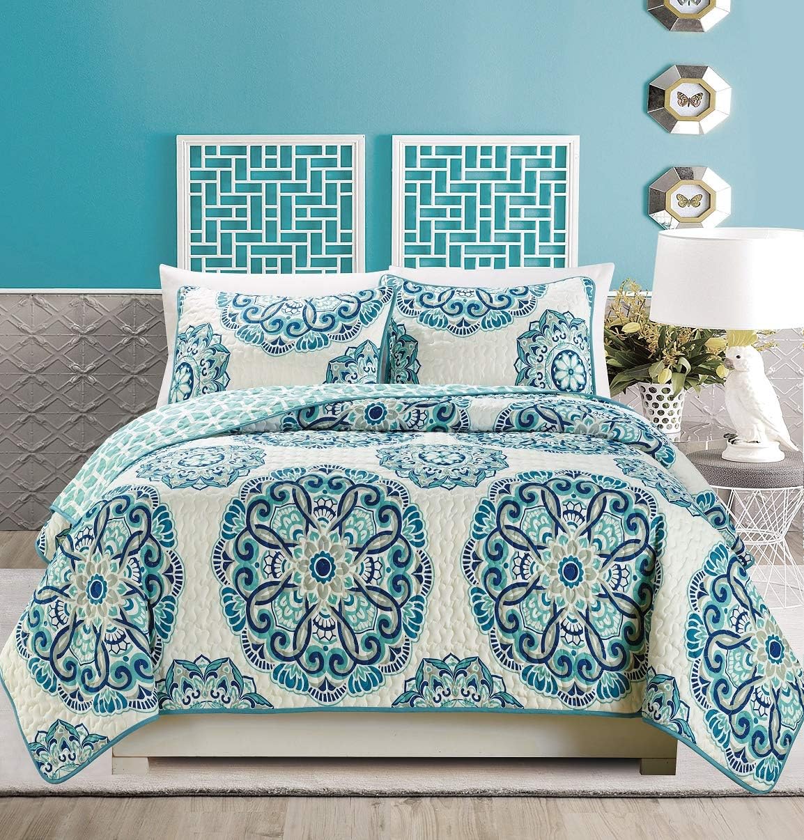 Grand Linen - 3-Piece Queen Size Quilt Set Fine Printed Oversized Reversible All Season Bedspread Lightweight Coverlet Bed Cover with Matching Pillow Shams in Black, White, Blue and Grey Colors.