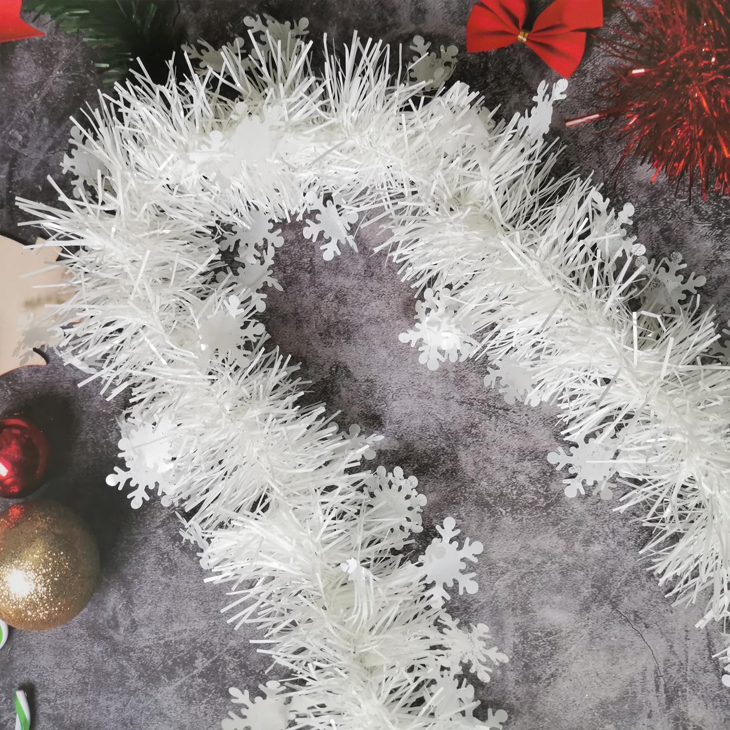 10 m / 32.8 ft Christmas Tinsel Garland - Image 2