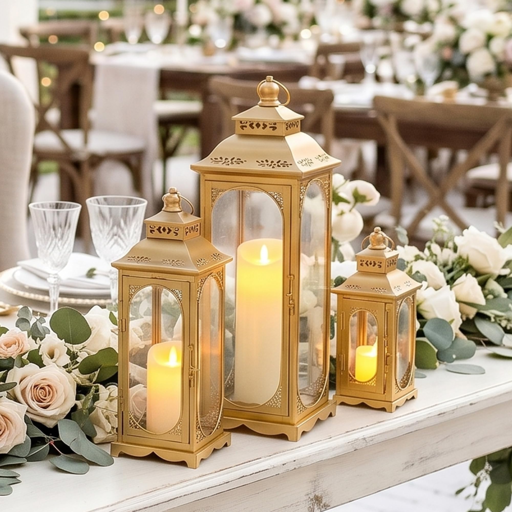 TRIROCKS Set mit 3 Vintage-Kerzenlaternen, 26/35/50 cm hoch, dekorativer Kerzenständer aus Metall mit gehärtetem Glas für Wohnzimmer, Heimdekoration, Garten, Hochzeiten, drinnen und draußen (Gold)