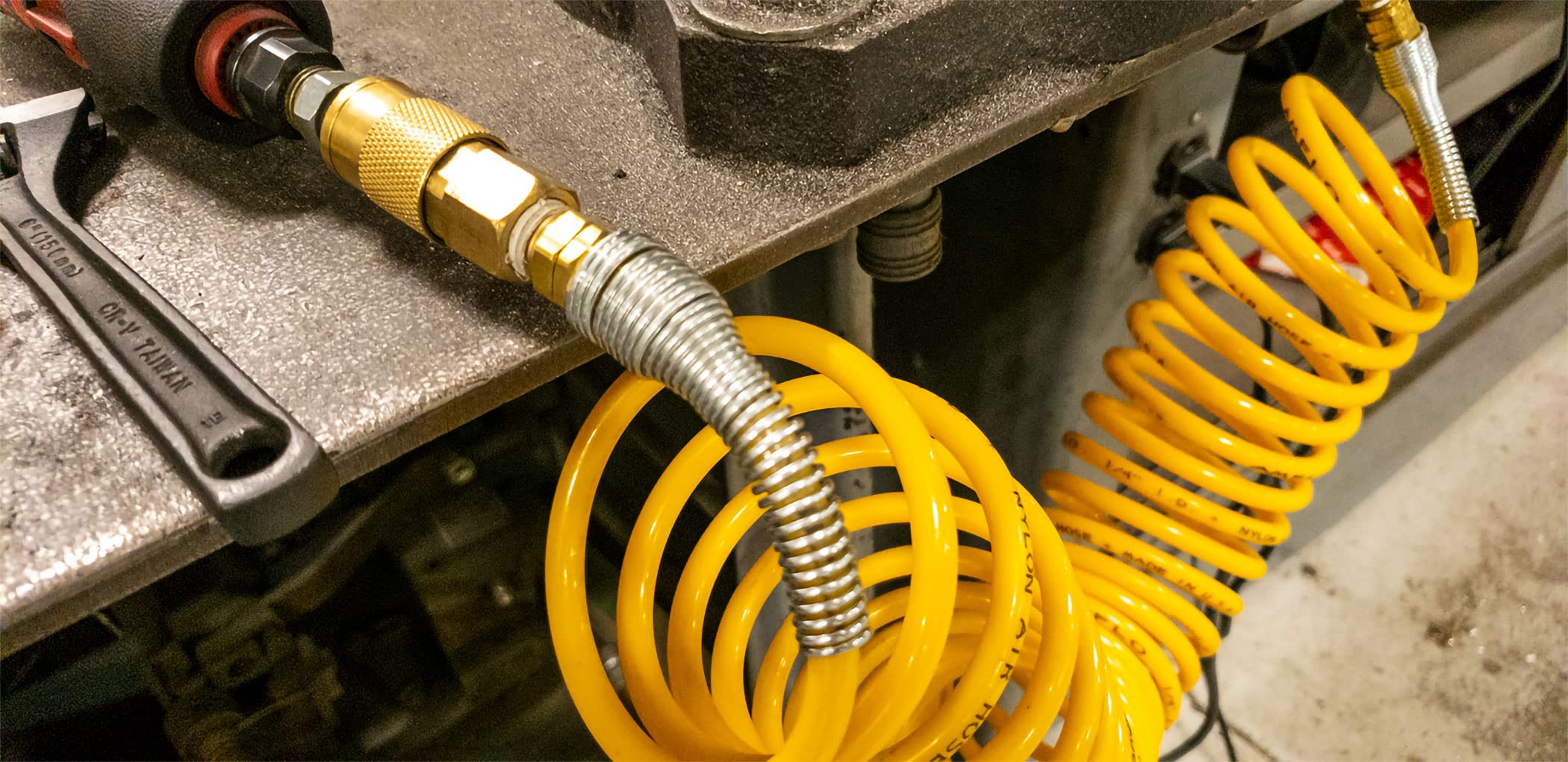 Amflo Recoil Air Hose 200 Psi Brass 1/4" X 25 ', Yellow - Image 3