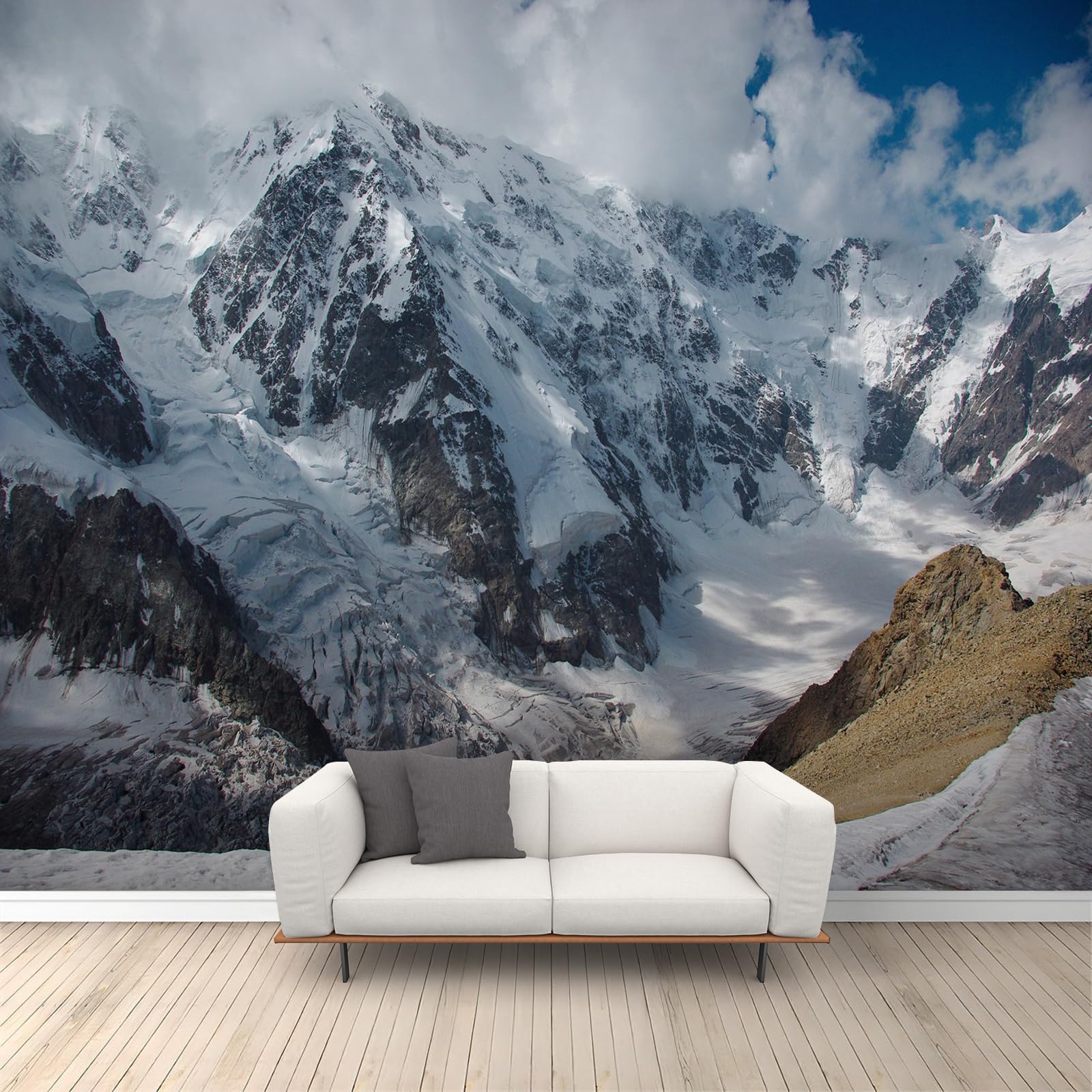 Papier peint panoramique montagnes enneigées pour chambre style chalet