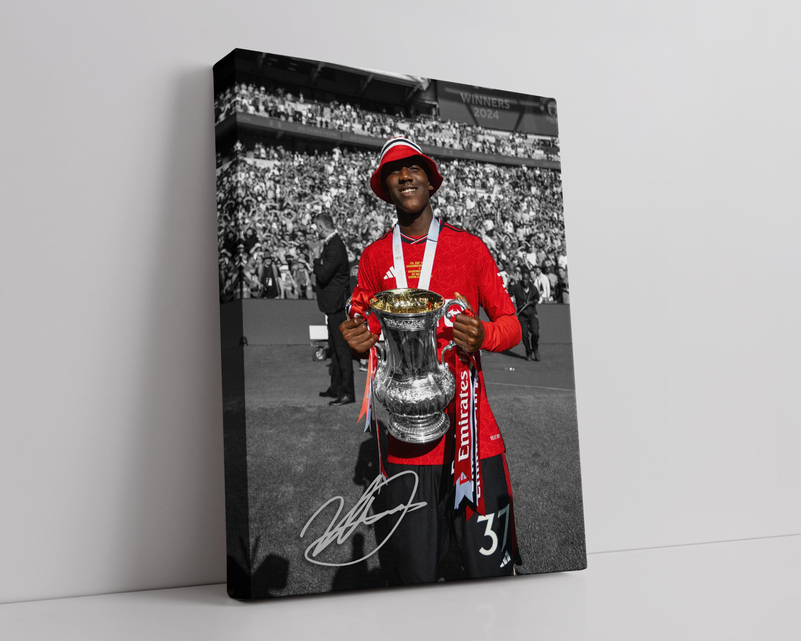 HWC Trading Kobbie Mainoo 16 x 12 inch Streched Canvas Print Signed Autograph for Football Fans and Supporters - Image 2