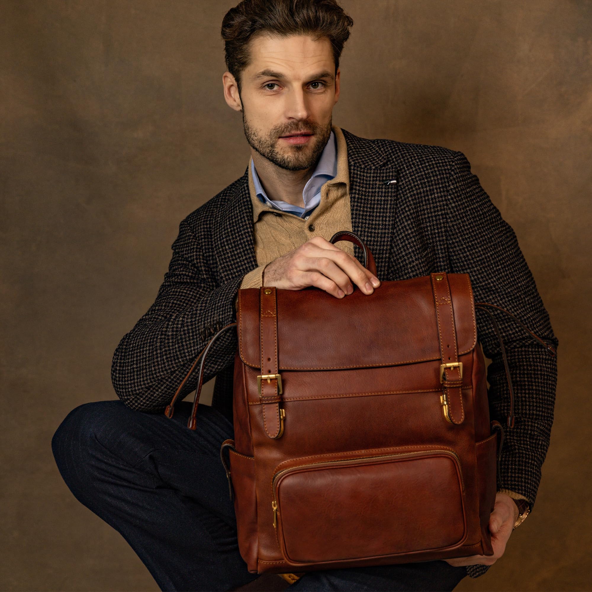 Time Resistance Mochila para Mujer y Hombre - Bolso Casual para el Trabajo, Colegio o Universidad - Cuero de Grano Entero y Correas Ajustables, Color Coñac