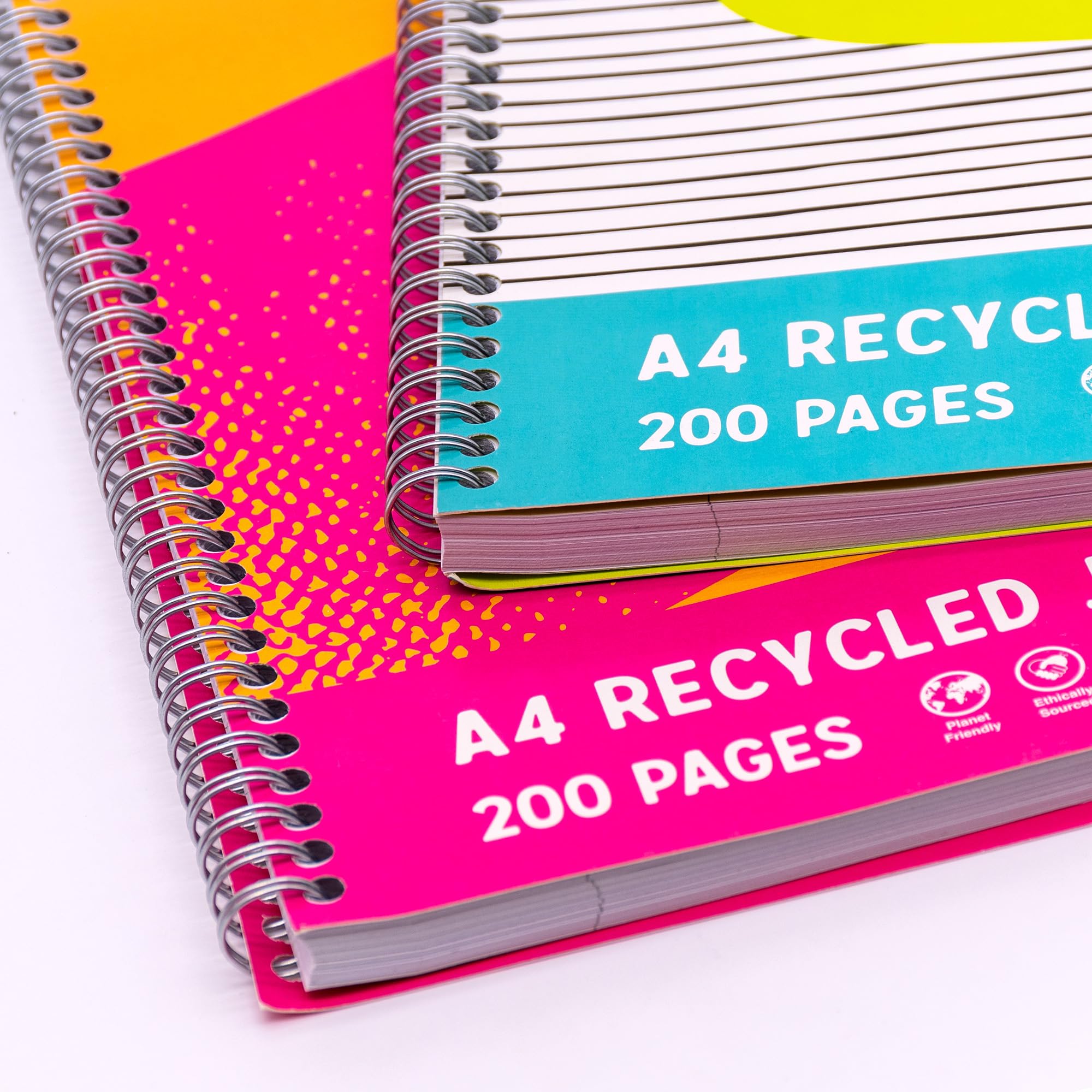 Pukka Planet Jotta - Confezione da 3 quaderni in 2 motivi assortiti con 200 pagine, 100 fogli di carta FSC a righe 80 g/m² con margini perforati a 4 fori, rilegatura a spirale argentata, completamente