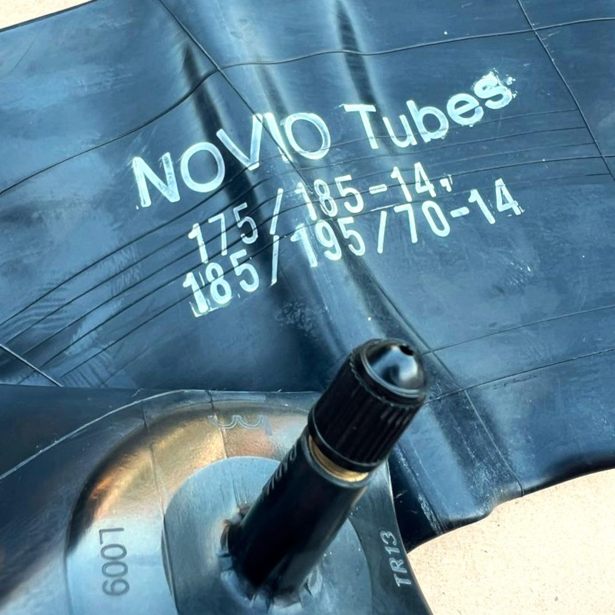 Tube 175/185-14 ainsi que 185/195/70-14 compatible avec des pneus de 14 pouces pour remorques de camping-car et de transport de taille appropriée, valve automobile droite