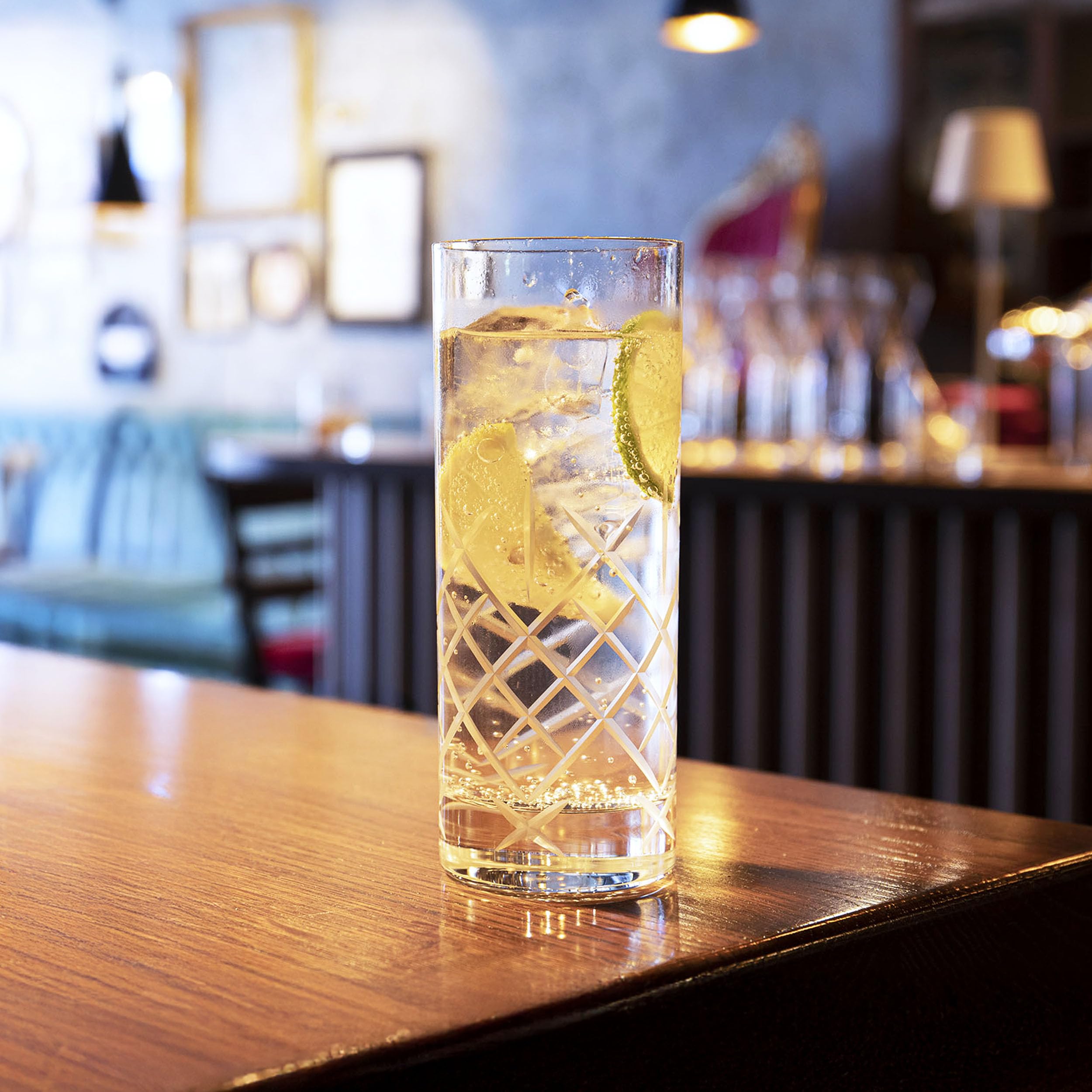 Stölzle Lausitz New York Bar Club Saftgläser Wassergläser 380 ml, 6er-Set | Saft-, Wasser- und Allroundgläser für Getränke und Cocktails, aus bleifreiem Kristallglas, stoßfest & spülmaschinengeeignet
